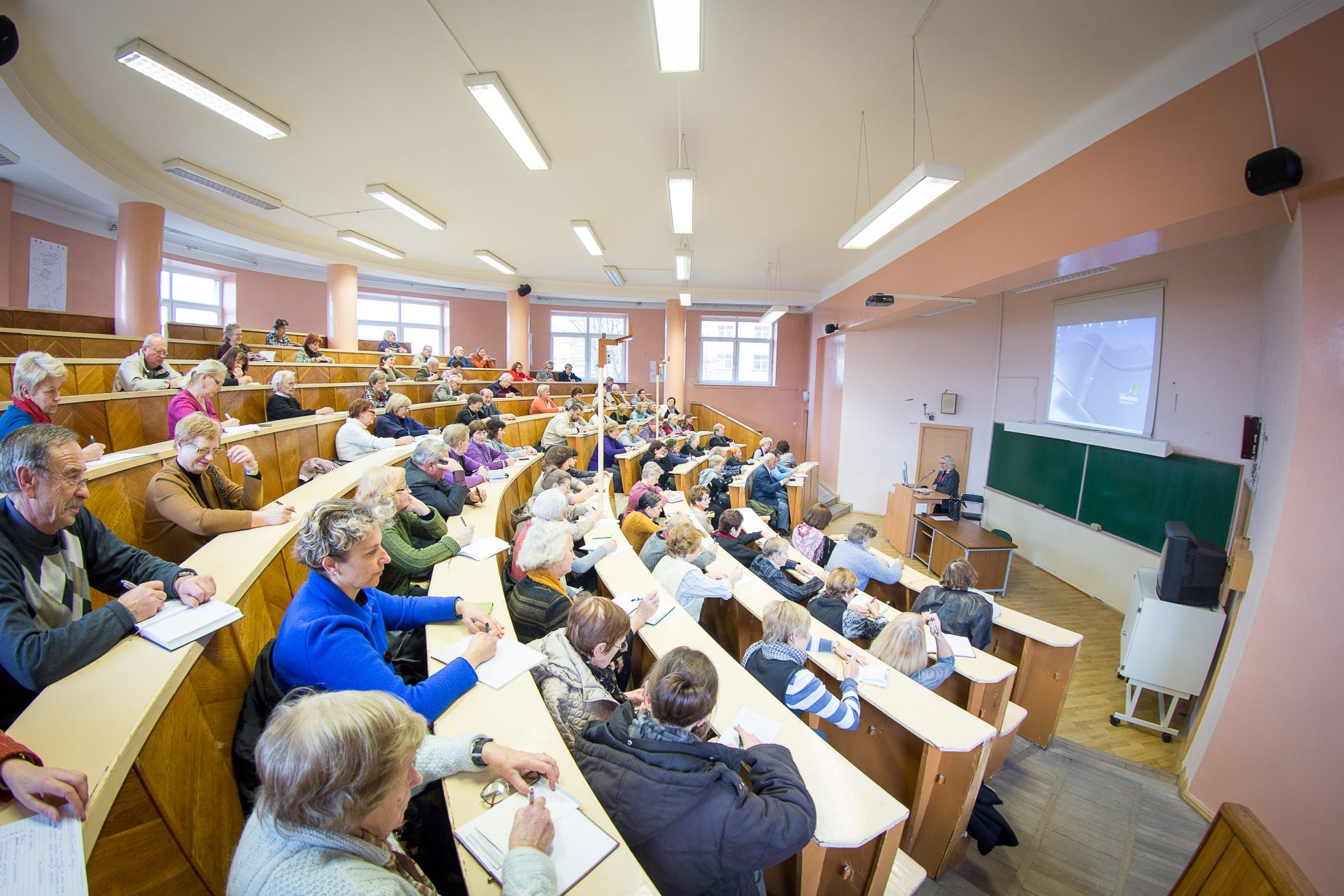 Užsienio šalyse mokymasis visą gyvenimą yra įsitvirtinusi ir savaime suprantama idėja, tačiau Lietuvoje dar reikalingi postūmiai.