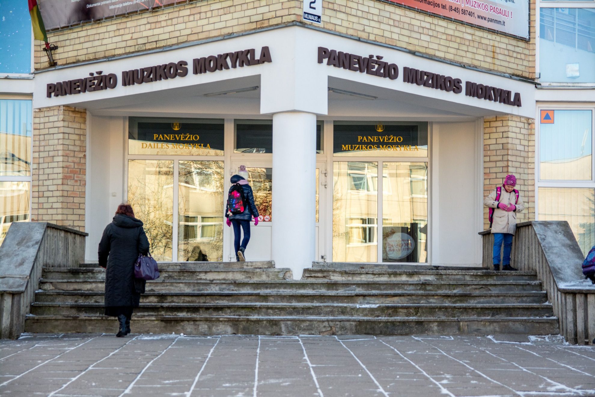 Neformaliojo švietimo įstaigos paragintos į pertvarkos peripetijas, suaugusiųjų problemas neįtraukti vaikų, nemanipuliuoti jais ir jų emocijomis.