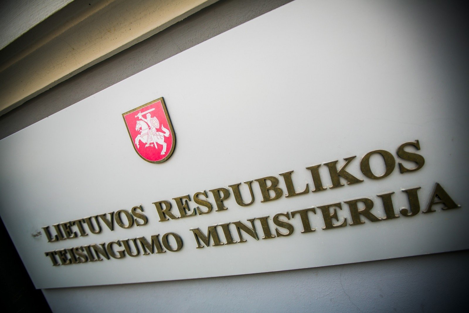 Teisingumo ministerija neleido naudoti Lietuvos vardo Pirmojo Baltijos kanalo (PBK) lietuvių ir rusų kalbomis transliuojamose laidose „Lietuvos laikas“ ir „Litovskoje vremia“.