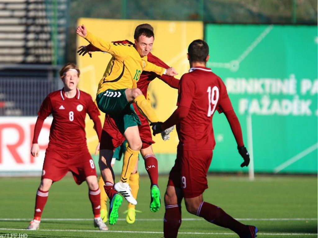 Lietuvos U-21 rinktinė aukšta nata užbaigė pirmąją naujojo trenerio Carito Falcho stovyklą. Kontrolinėse rungtynėse lietuviai 3:0 sutriuškino Latviją.