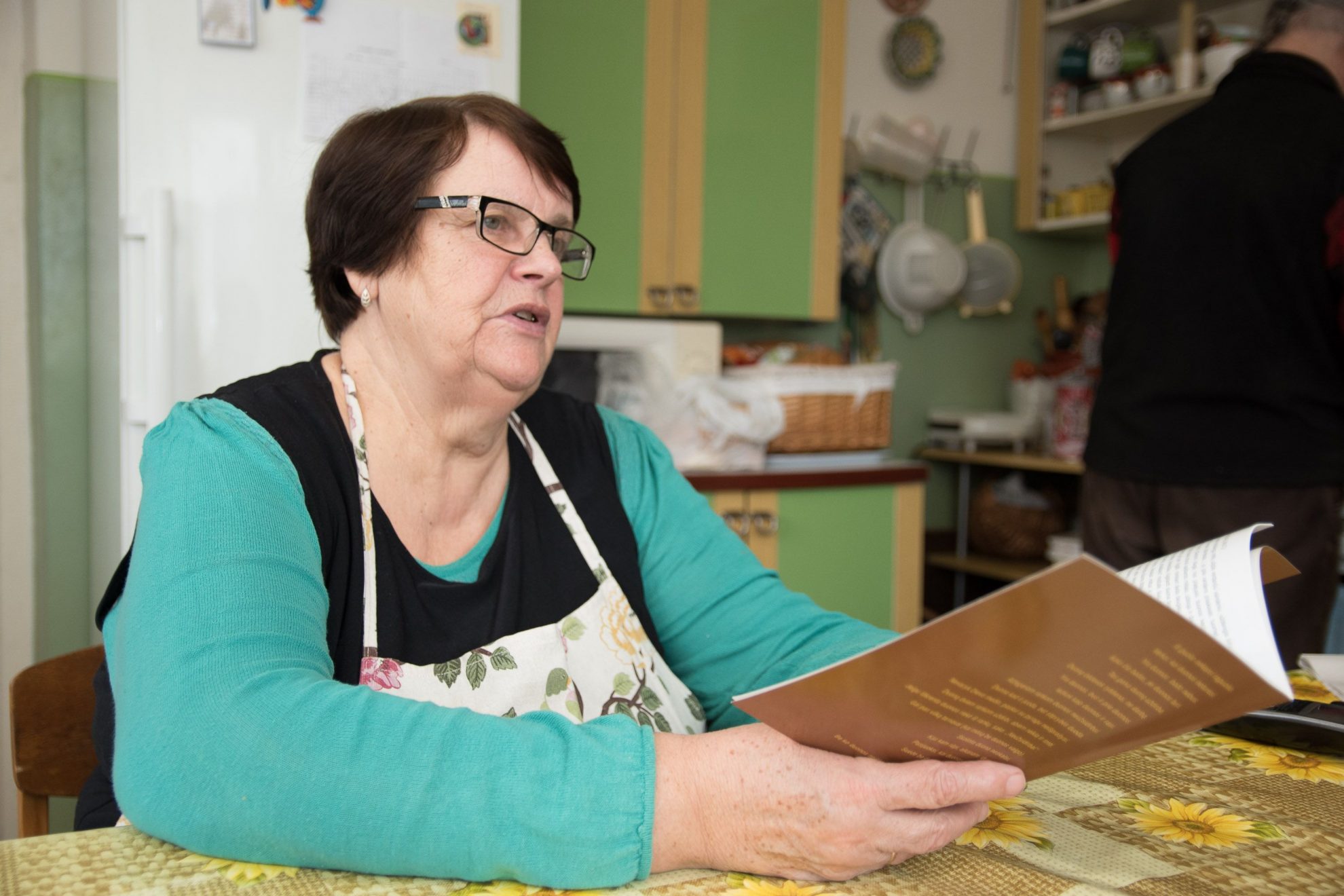 Duonos kepėjų būrelį įkūrusios moterys savo veikla perduoda svarbią žinią iš praeities. Prie stalo sėsdami be duonos, vargiai išsiverstume.