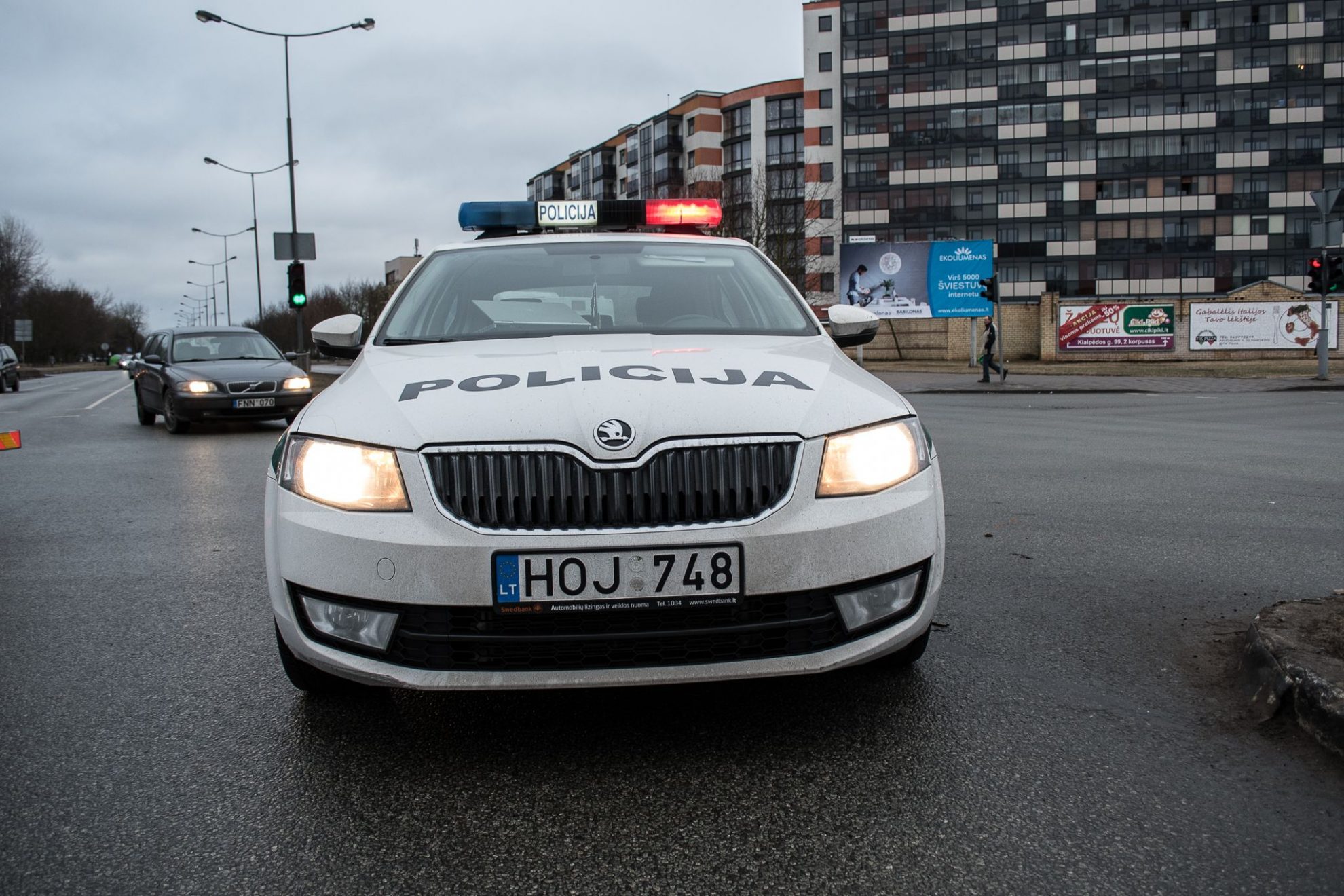 Panevėžio policija dalyvavo gaudynės - po miestą vaikėsi „BMW“ automobilį su angliškais numeriais. Vairuotojas neturėjo teisės vairuoti, ir buvo neblaivus.