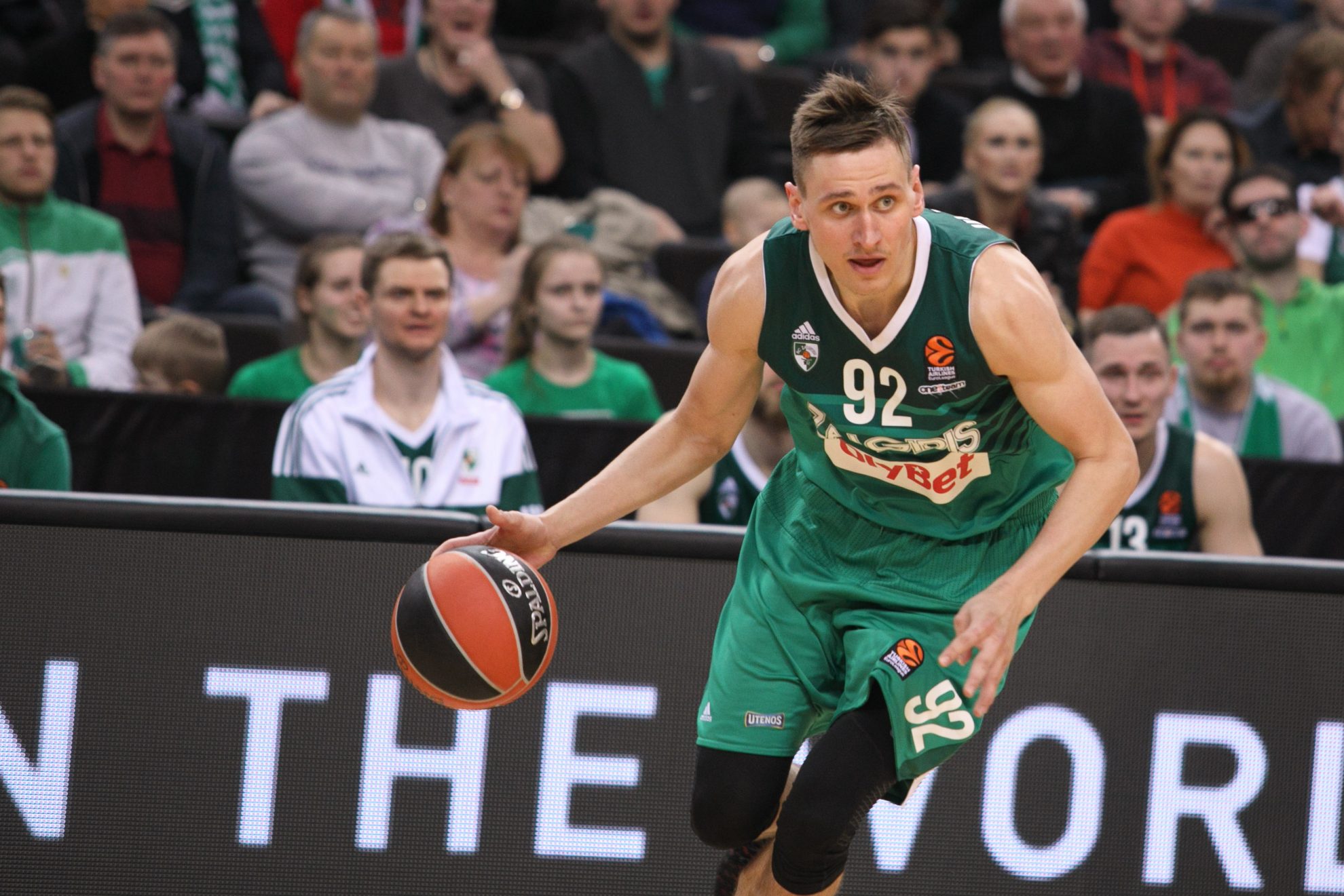 „Žalgiris“ Eurolygos turnyro 27-o ture namuose susitiko su Stambulo „Anadolu Efes“ ir pralaimėjo po atkaklios kovos 68:76