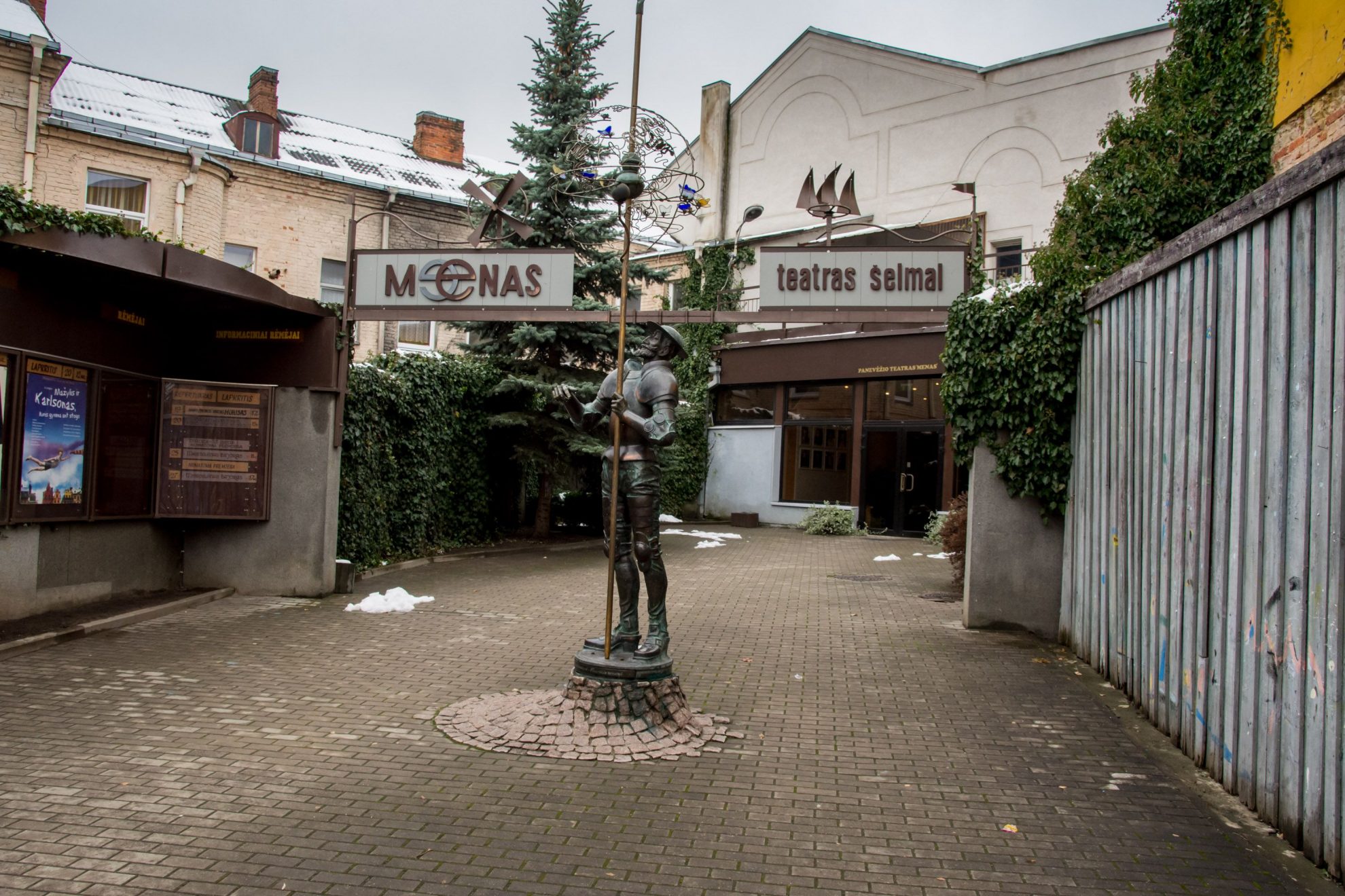 Netikėtai teatrą „Menas“ užklupusi nelaimė, kuomet gaisro metu buvo sunaikinta didžioji dalis spektaklių kostiumų, suvienijo teatralus ir panevėžiečius.