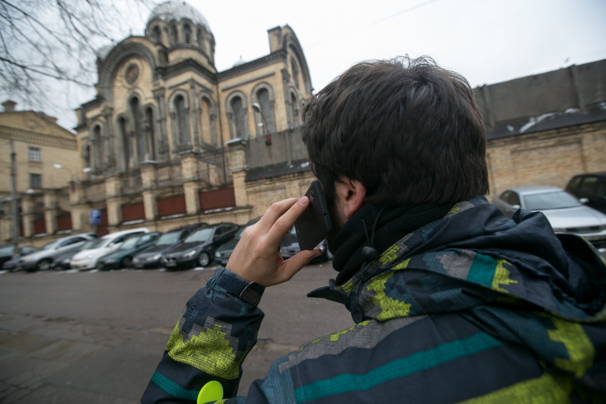 Panevėžio miesto apylinkės teisme paskelbtas nuosprendis Panevėžyje gyvenančiam E.Ž., kuris telefoninių sukčiavimų būdu iš senolės M.J. išviliojo 1000 eurų.