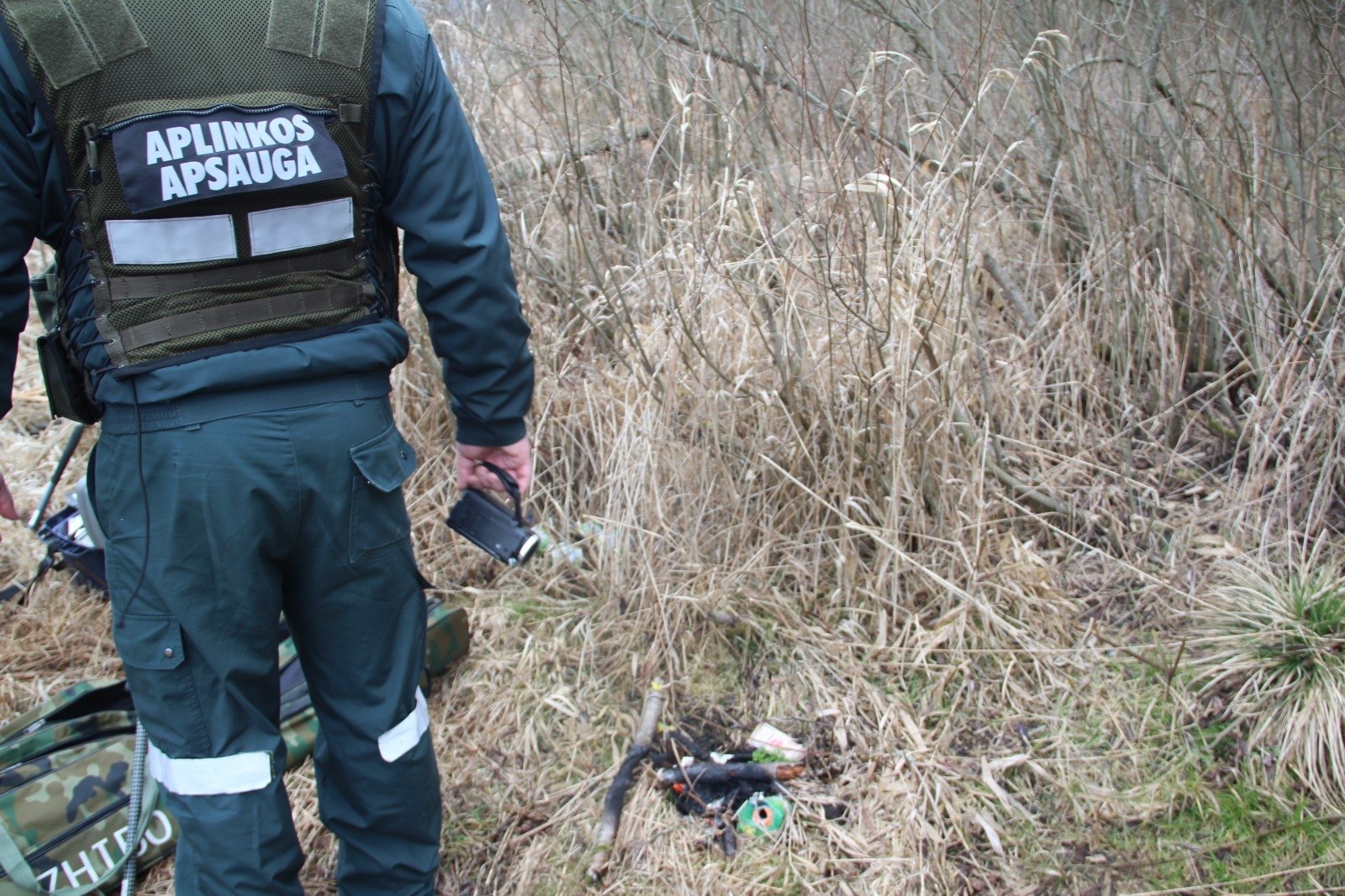 Panevėžio regiono aplinkos apsaugos departamento pareigūnai, visą mėnesį vykdę aplinkosauginę akciją, iš vandens telkinių ištraukė krūvą draudžiamų tinklų.