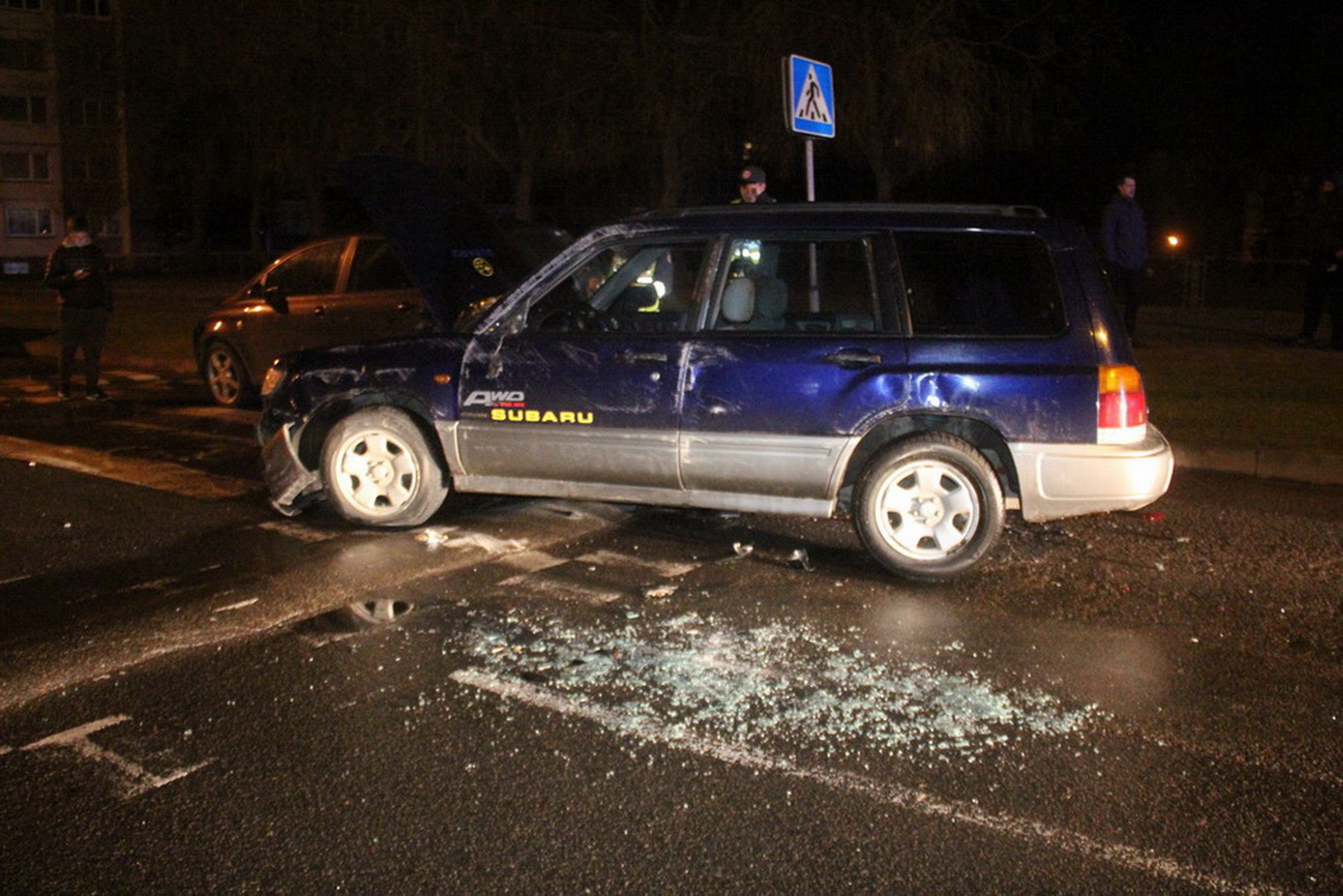 Šeštadienio naktį pagalbos tarnybos lėkė į Kniaudiškių gatvę. Pranešta, kad čia apvirto automobilis.