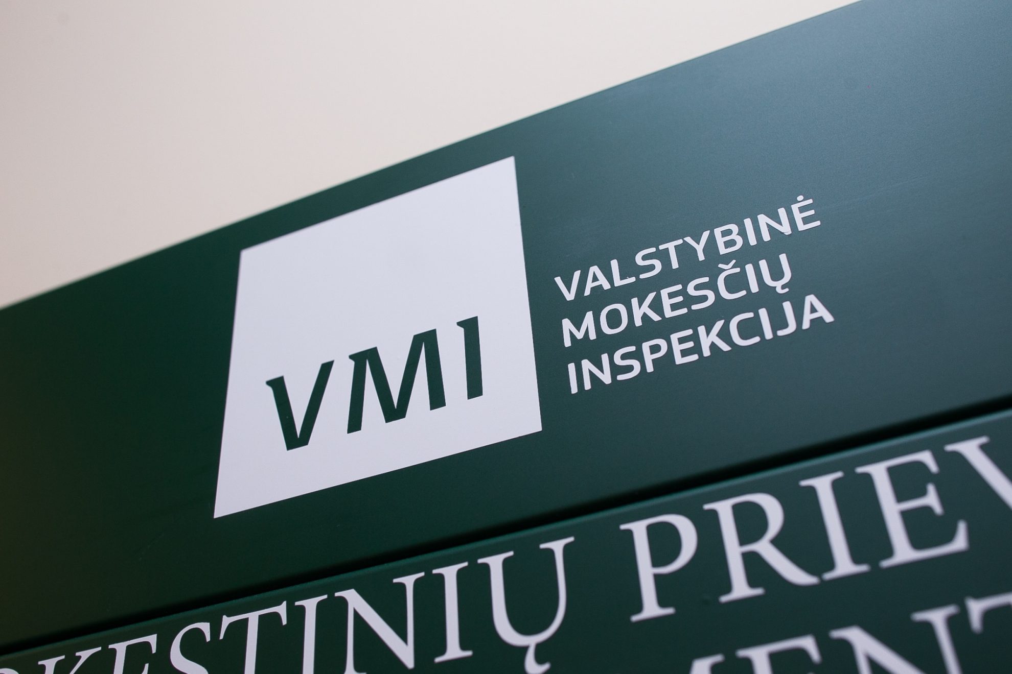 Valstybinės mokesčių inspekcijos interneto svetainėje www.vmi.lt atnaujinus Metinių gyventojų (šeimos) turto deklaracijų išrašų teikimo formą, duomenys peržiūrai pateikiami pagal papildomus kriterijus, taip pat skelbiamas 200 didžiausią turtą už 2017 m. deklaravusių viešų asmenų sąrašas, kurį vartotojai galės atsisiųsti ir Excel formatu.