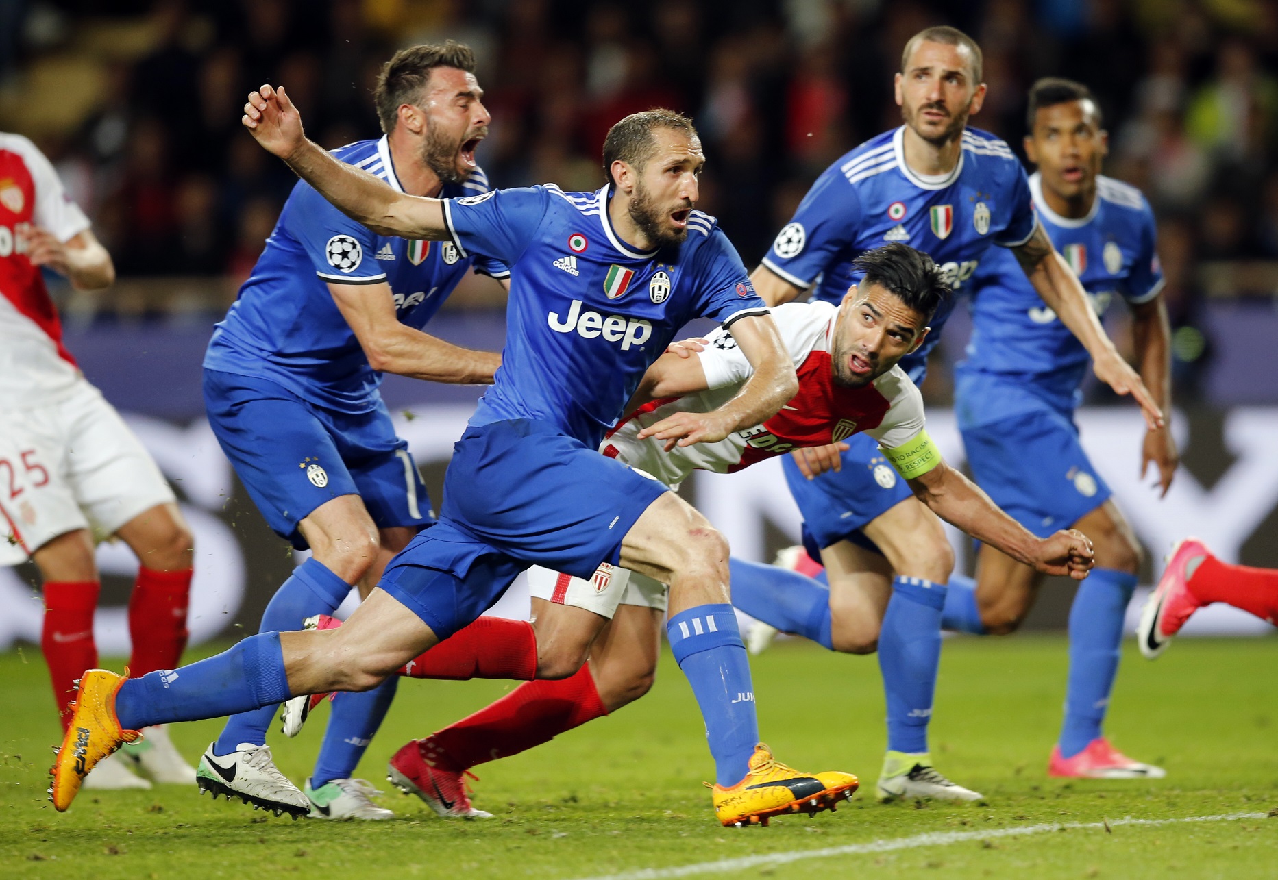 Antrajame Čempionų lygos pusfinalyje svarbią pergalę 2:0 iš Monako išsivežė Turino „Juventus“ klubas.