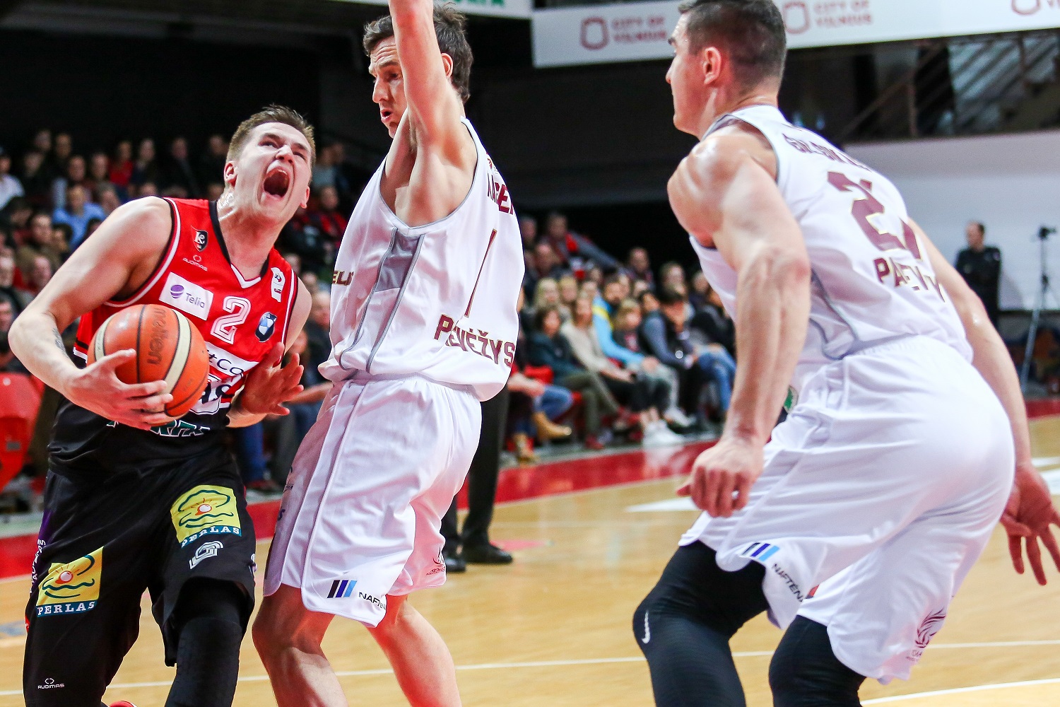 Panevėžio „Lietkabelis“ Vilniuje 85:96 (24:25, 23:21, 14:22, 26:26) nusileido „Lietuvos rytui“ ir serijoje iki keturių pergalių atsilieka 0-1.