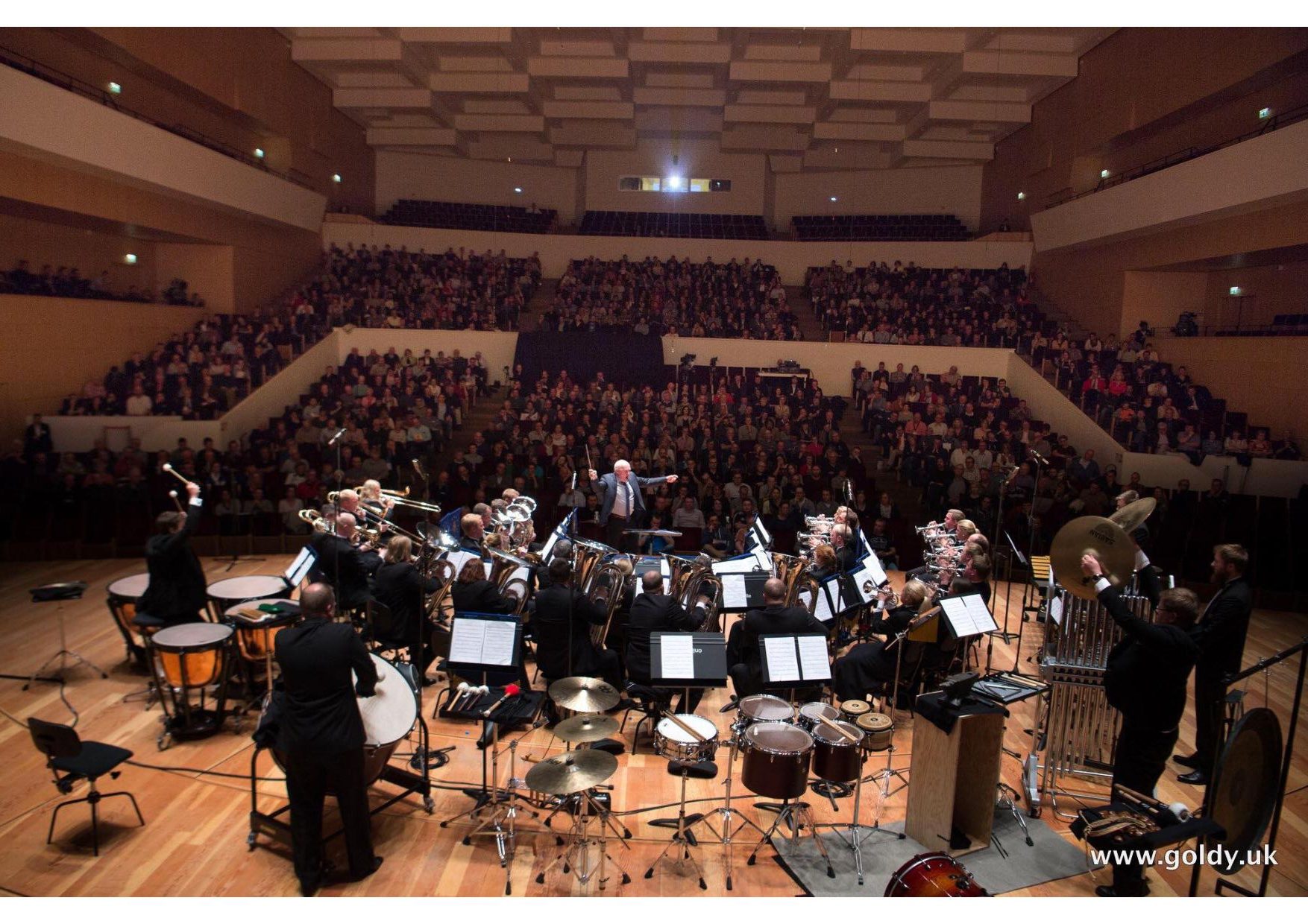 "Stavanger Brass Band" tituluojamas pasaulio varinių pučiamųjų orkestrų čempionu ir pasižymi nepriekaištinga intonacija.