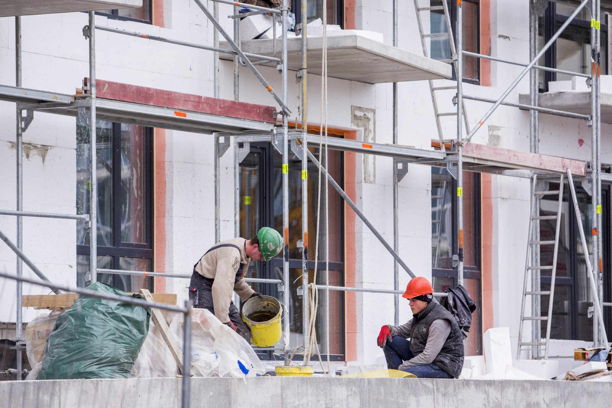 VDI patikrino daugiau nei 200 šalies statybviečių. Darbdaviams surašytas 61 privalomas vykdyti reikalavimas bei 41 administracinių nusižengimų protokolas.