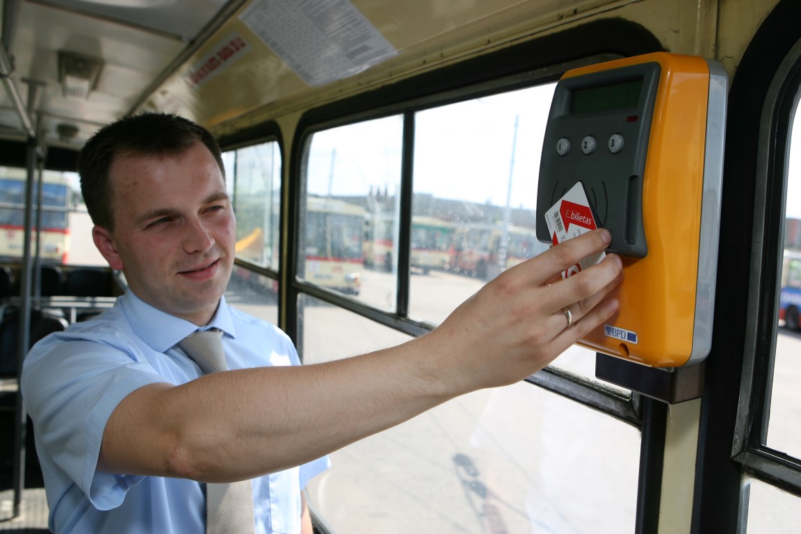 Panevėžio politikai imasi idėjos nepilnamečius ir senjorus miesto autobusais vežti nemokamai ir įvesti elektroninį autobuso bilietą.