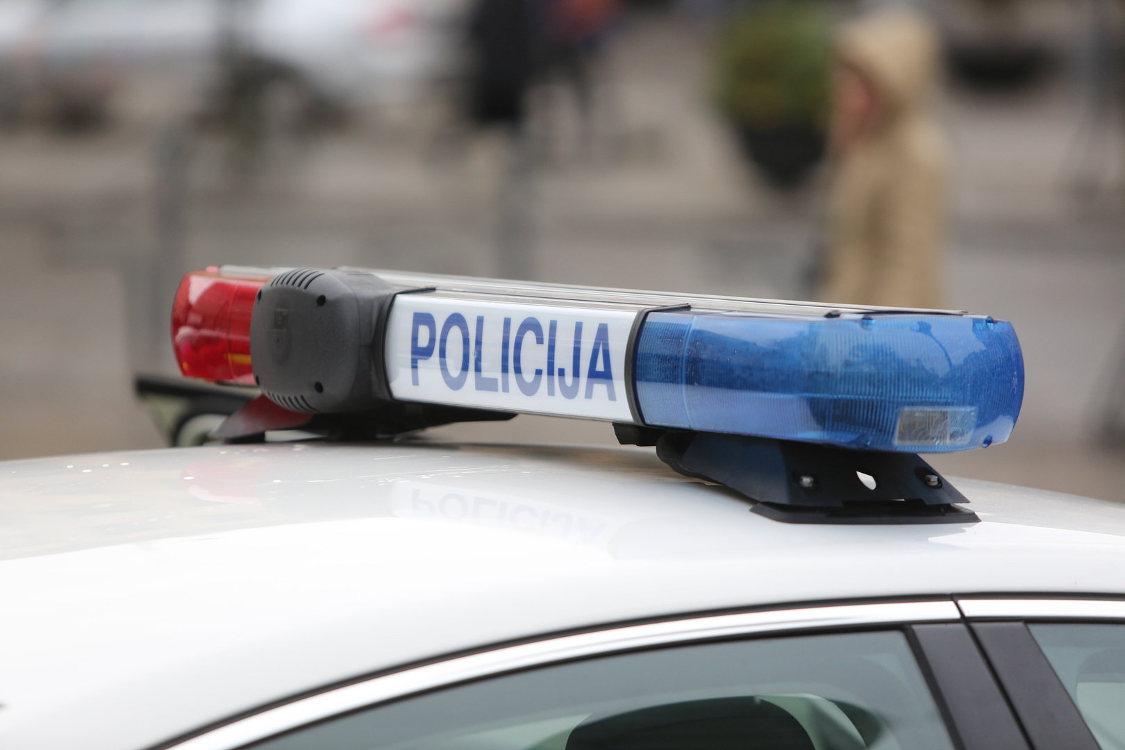 Policija prašo padėti atpažinti įtariamąjį