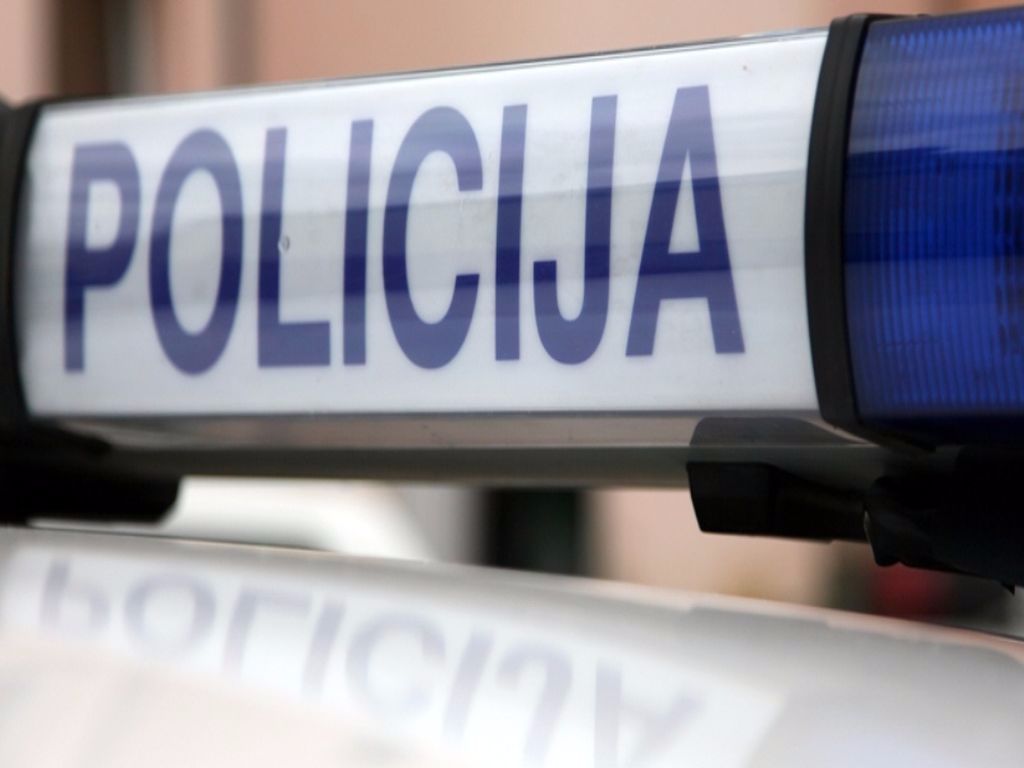 Policijos departamentas prie Vidaus reikalų ministerijos praneša, jog antradienį, apie 16.10 val., Panevėžyje, Naujamiesčio g., garažo pagalbinėse patalpose rastas 56-erių vyro lavonas su sužalojimais įvairiose kūno vietose. eismo įvykis