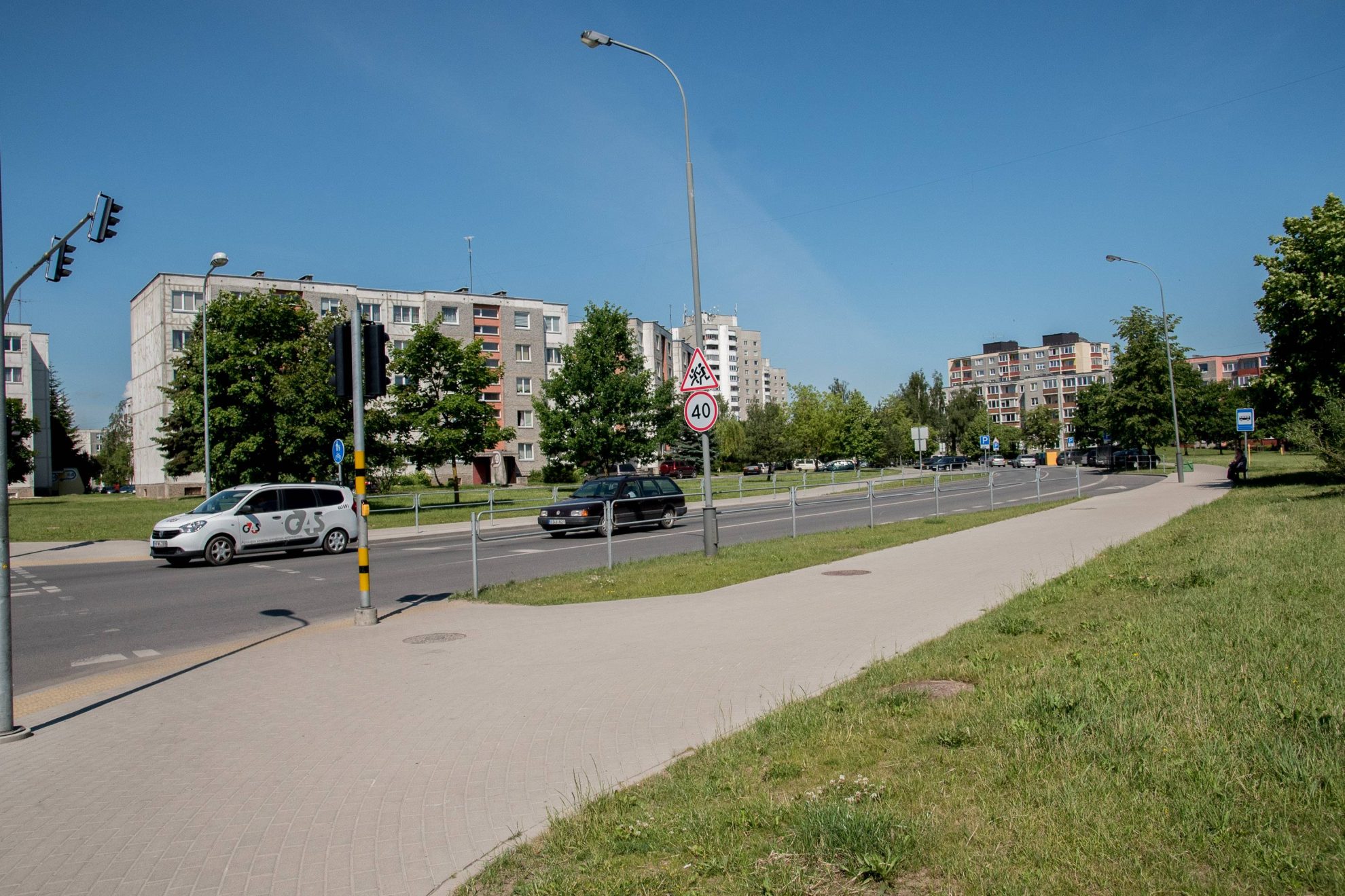 Panevėžio pietvakarinės dalies gyventojai dažną vakarą jaučiasi it gyventų kaime ir dar fermų pašonėje. Gyvenamųjų namų kvartaluose dvokia fekalijomis.