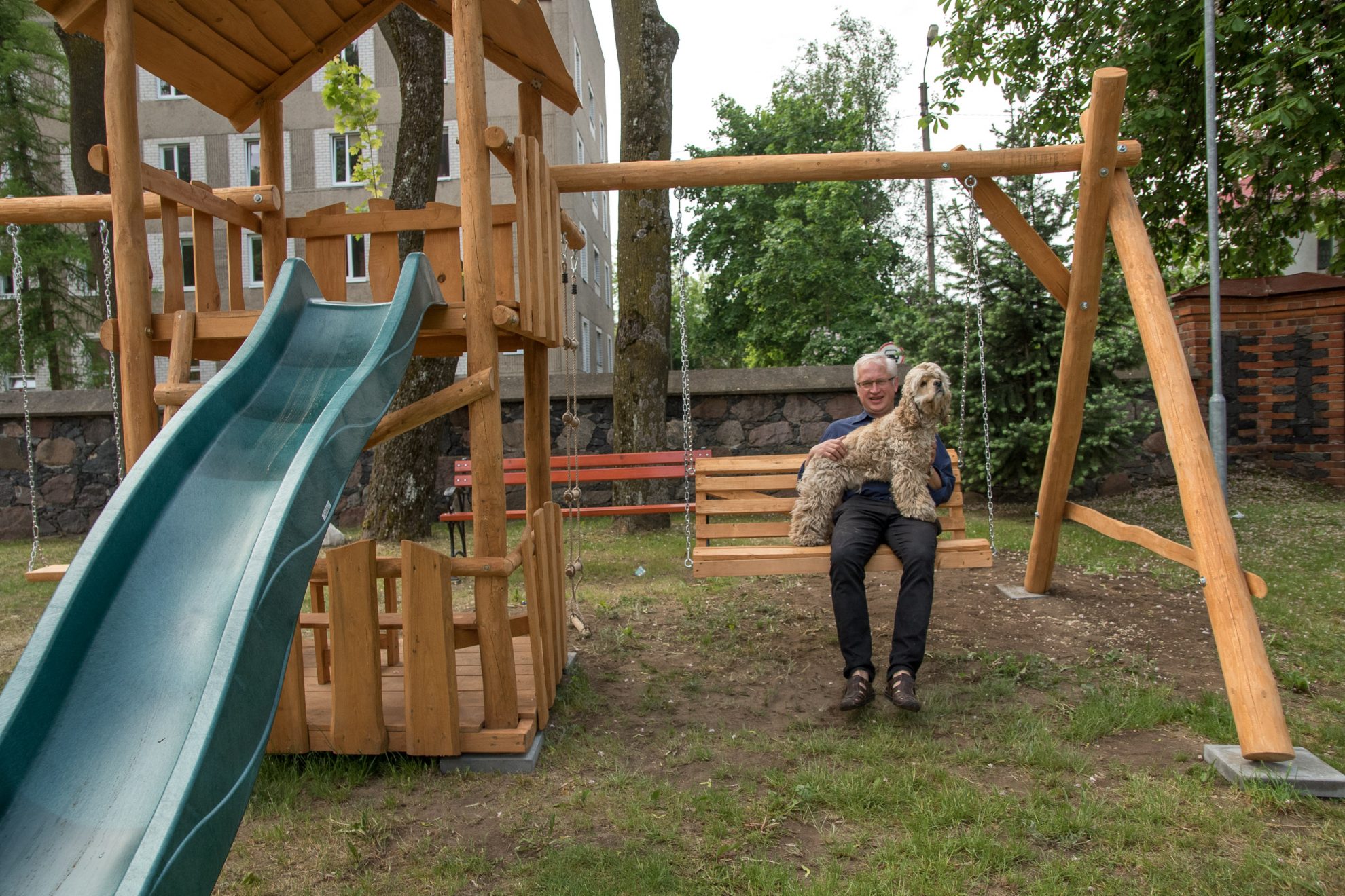 Žadėtosios žaidimų aikštelės Šv. apaštalų Petro ir Povilo bažnyčios šventoriuje nekantriai laukę mažieji panevėžiečiai savaitgalį ją pagaliau išbandė.