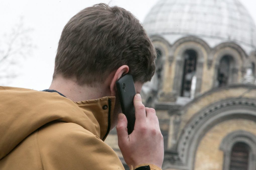 Nors telefoninių sukčių gudrybės, regis, visiems jau gerai žinomos, apgavikai nepaleidžia vadžių ir toliau mausto patikliuosius.