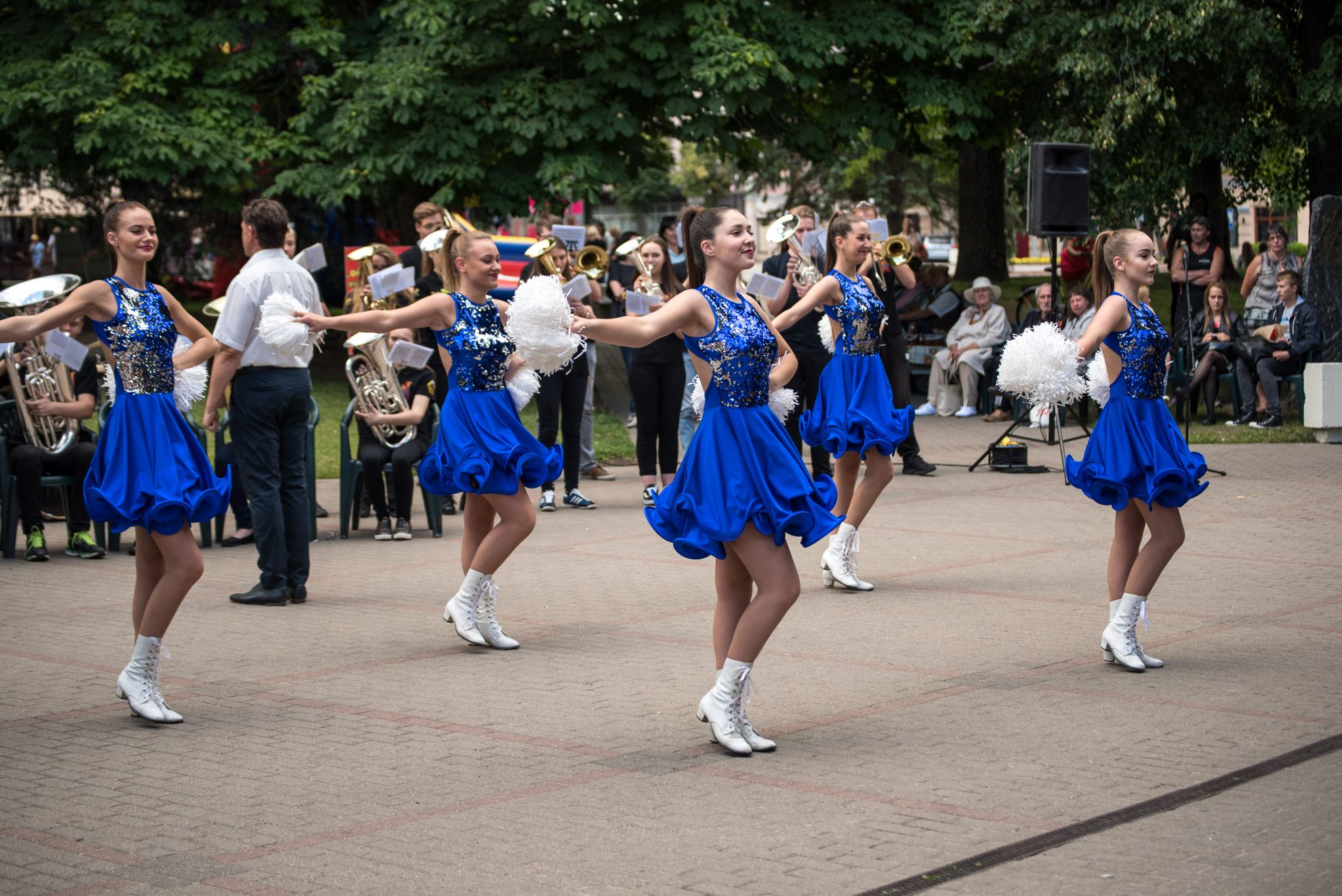 Aštuntus metus skaičiuojanti „Susitikime penktadienį“ tradicija kviečia panevėžiečius vasaros savaitgalius pasitikti Laisvės a., tačiau žiūrovų sparčiai menksta.