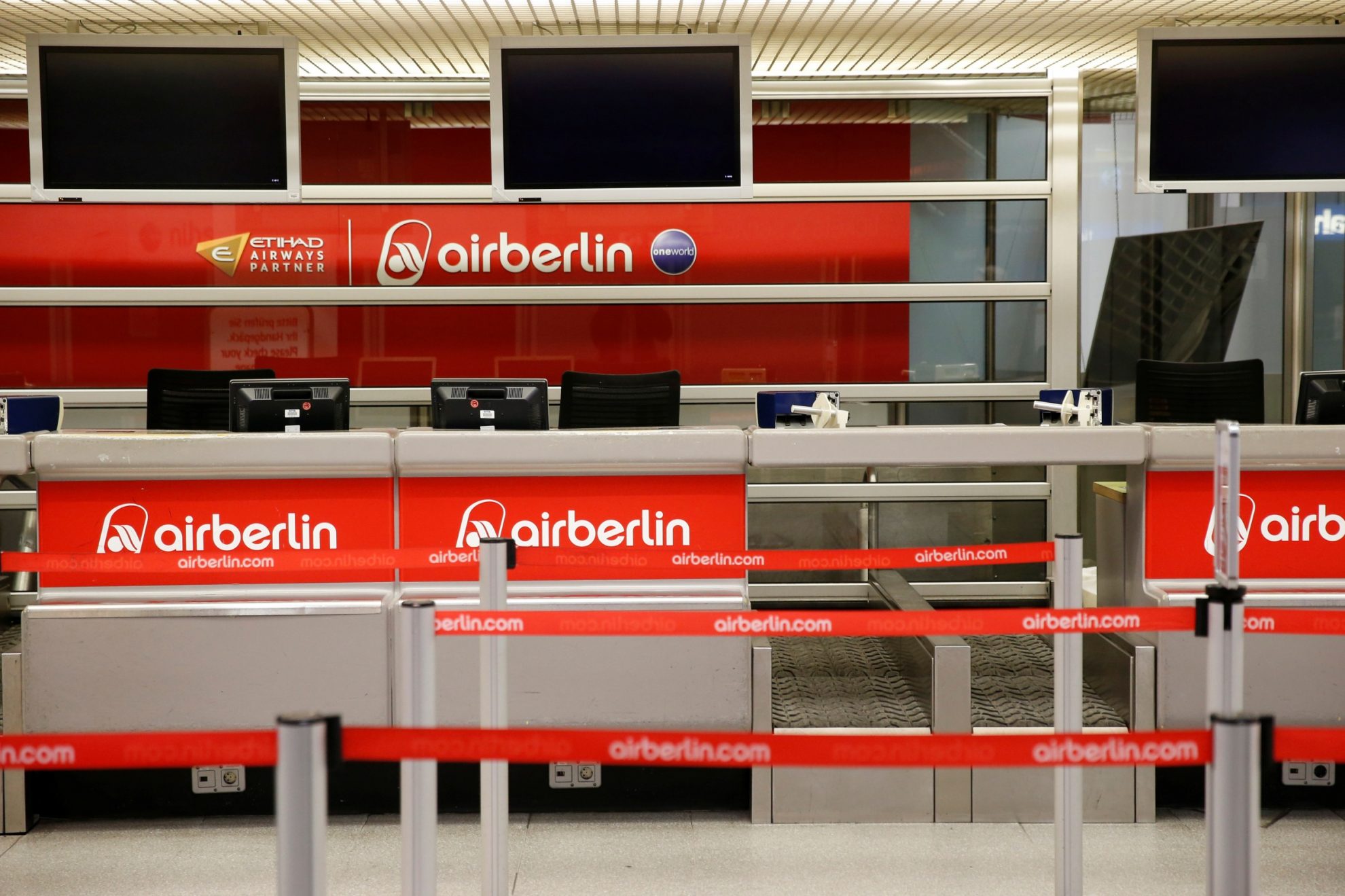 BankrotAviakompanijos „Air Berlin“ bankrotas teigiamai paveike „easyJet“ akcijų vertę.