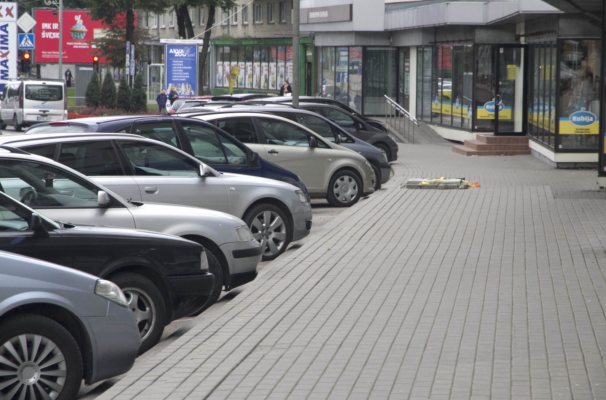 Atsiskaitymo už automobilių stovėjimą tvarka senesniųjų parkomatų zonose išlieka nepakitusi – kaip ir iki šiol, bilietas už priekinio stiklo turi būti paliekamas.