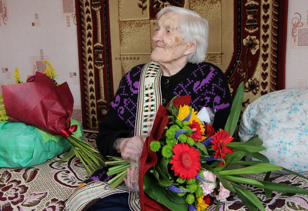 Panevėžio rajono Ramygalos seniūnijoje Stebėkių kaime gyvenanti Ona Barauskienė rugpjūčio 18 dieną sulaukė 100 metų.