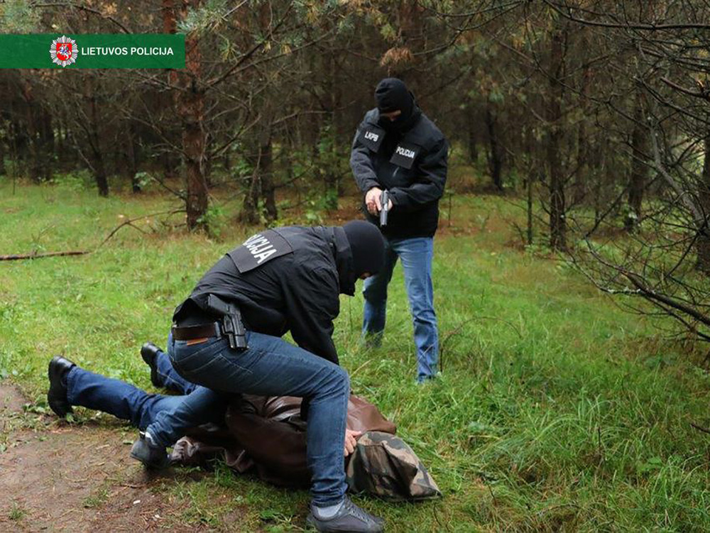 Teisėsaugos pareigūnai per tarptautinę operaciją sulaikė daugiau nei pusę tonos hašišo ir aštuonis įtariamuosius, Lietuvos piliečius.