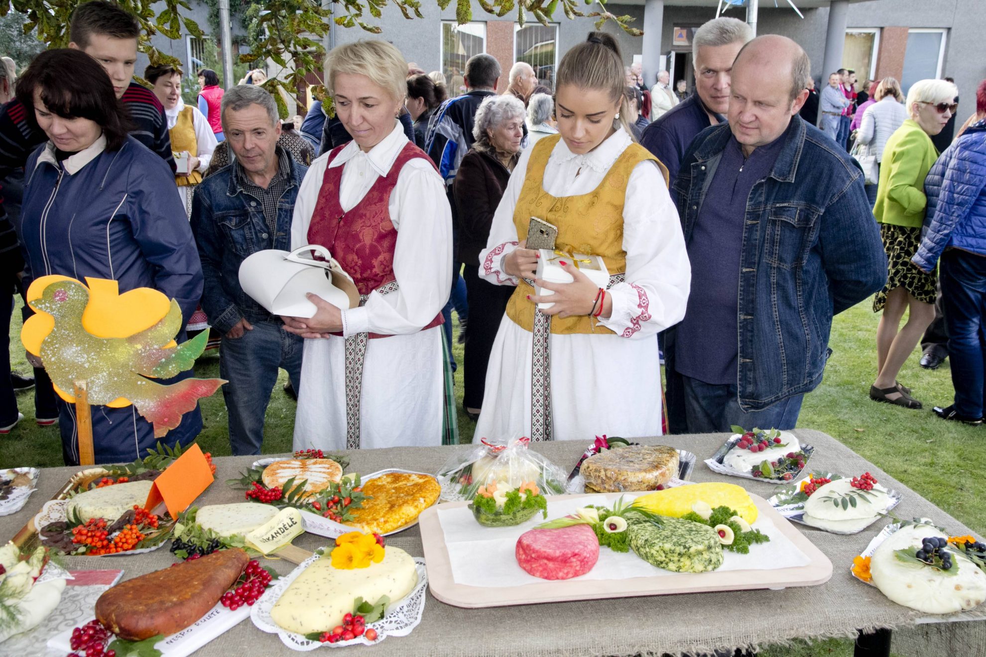 Vienam iš seniausių ir gardžiausių kulinarinio paveldo produktų – sūriui – skirtas renginys Bernatoniuose vyko jau šešioliktą kartą.