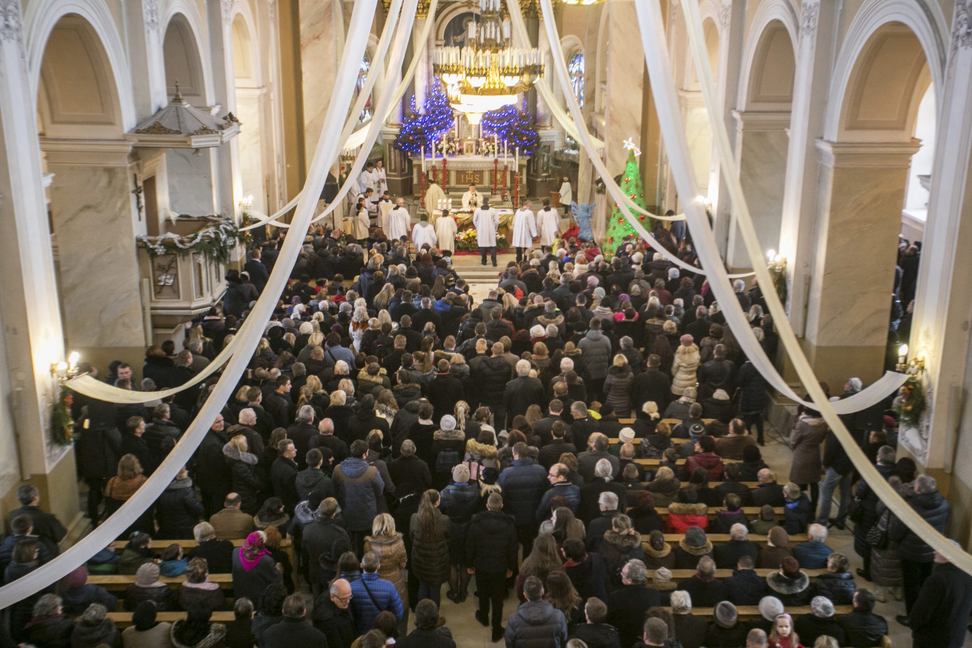 Kūdikėlio Jėzaus gimimas į kiekvieną tikinčiųjų šeimą atneša savotišką stebuklą – tikėjimo viltį, bendrystę, meilę.