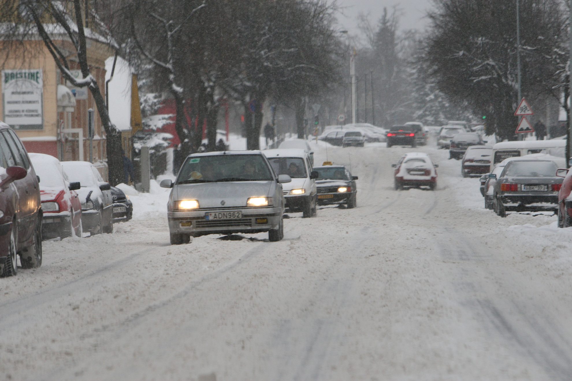 Atėjusi žiema tapo rimtu išbandymu vairuotojams. Vien pirmadienio dieną Panevėžio apskrityje užregistruota net septyniolika eismo įvykių.