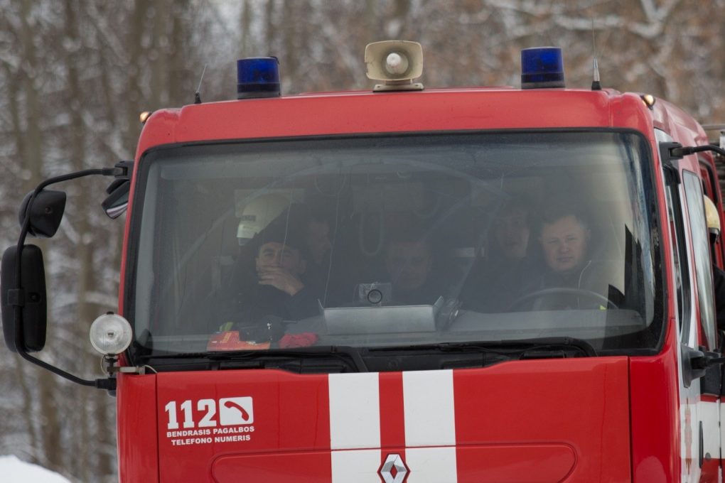 Šeštadienį Biržų rajono Pabiržės seniūnijoje atvira liepsna degė namas.