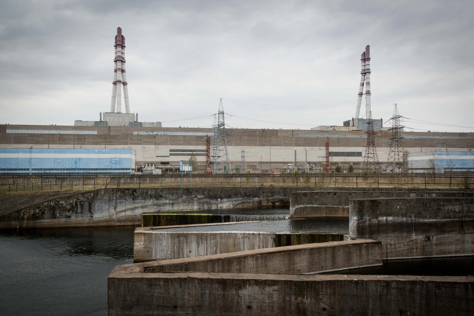 Trys valstybinės įmonės „Ignalinos atominė elektrinė“ (IAE) vadovaujantys darbuotojai bei kelių bendrovių atstovai netrukus atsidurs teisiamųjų suole. Panevėžio apygardos prokuratūroje surašius kaltinamąjį aktą, sausio 29 dieną teismui perduota nagrinėti baudžiamoji byla dėl korupcinio pobūdžio nusikalstamos veikos IAE.