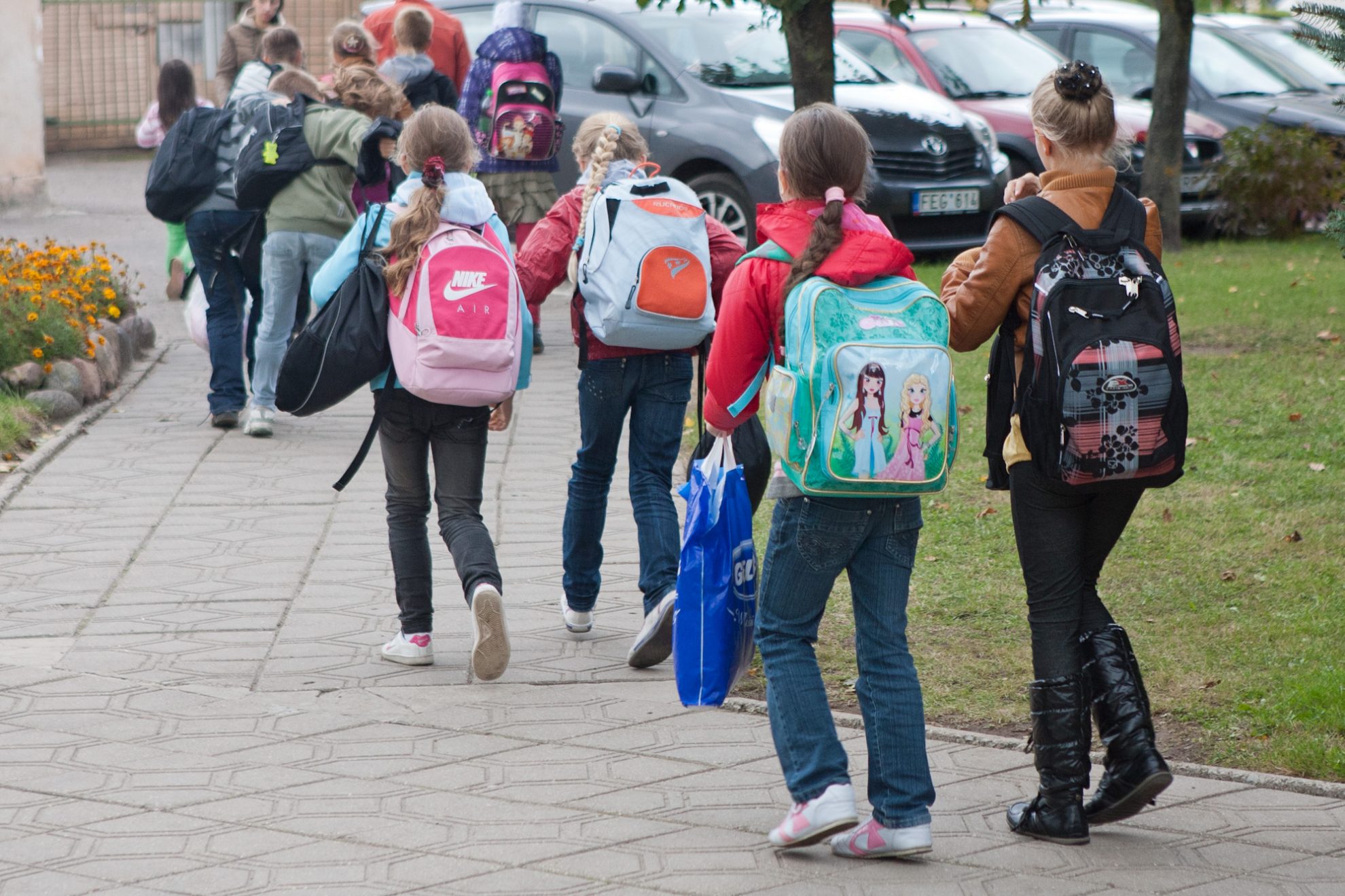 Panevėžio savivaldybė. Vaikų patiklumu pasinaudoję jaunieji nusikaltėliai sugalvojo naują būdą prasimanyti lengvų pinigų. Vien per praėjusią savaitę mieste pradėti du ikiteisminiai tyrimai dėl vagysčių.