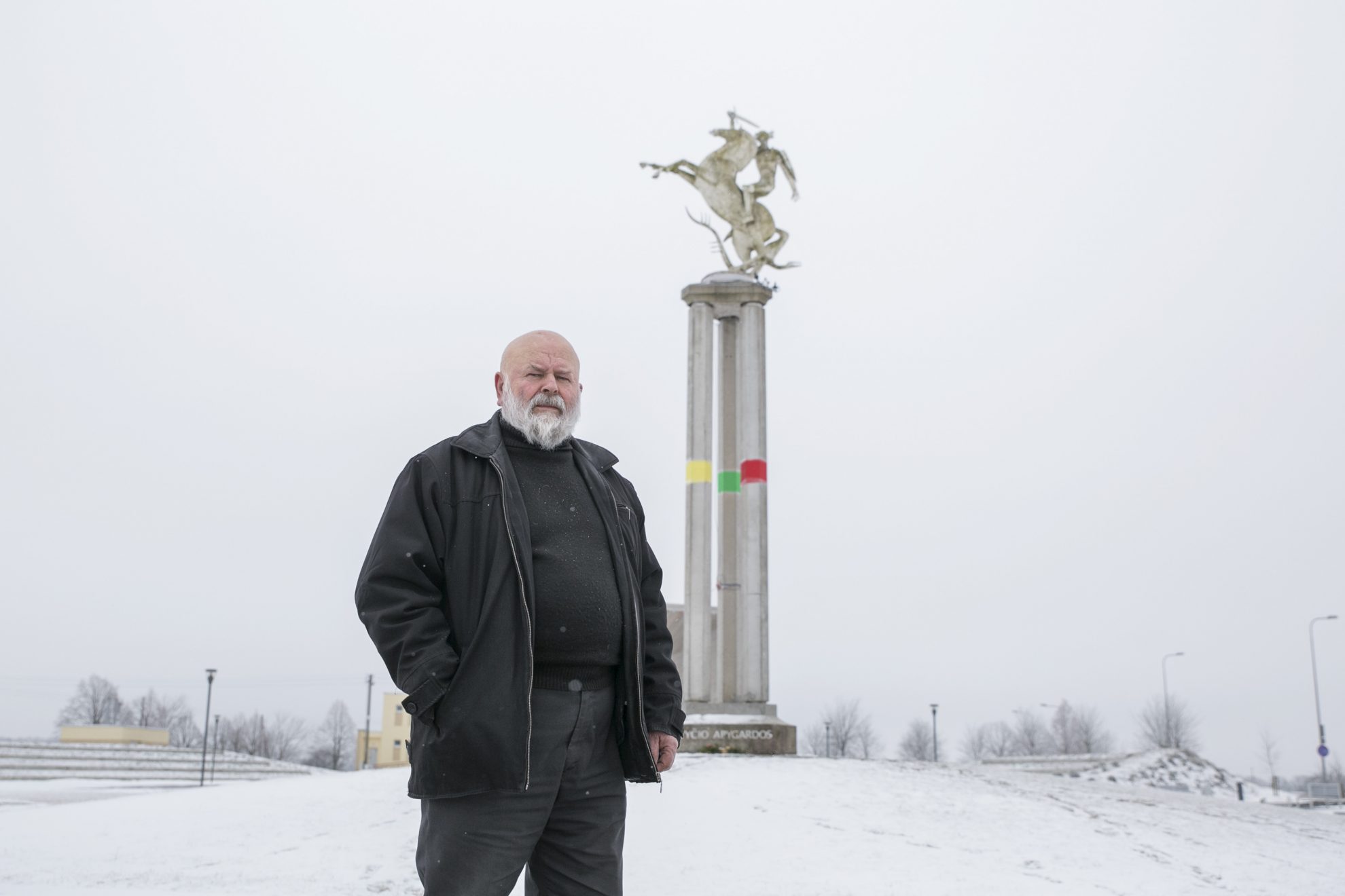 Kol Vilnius ir Kaunas pešasi dėl Vyčio, šis Lietuvos simbolis jau dvylika metų puošia mažą Panevėžio rajono miestelį – Vadoklius. Be to, čia žmonės turi net ir savo Karalių. Tiesa, jo šaknys ne iš monarchų kilusios, bet Vytį gimtinei padovanojęs skulptorius Gediminas Karalius didingas savo pilietiška sąmone ir jausmais.