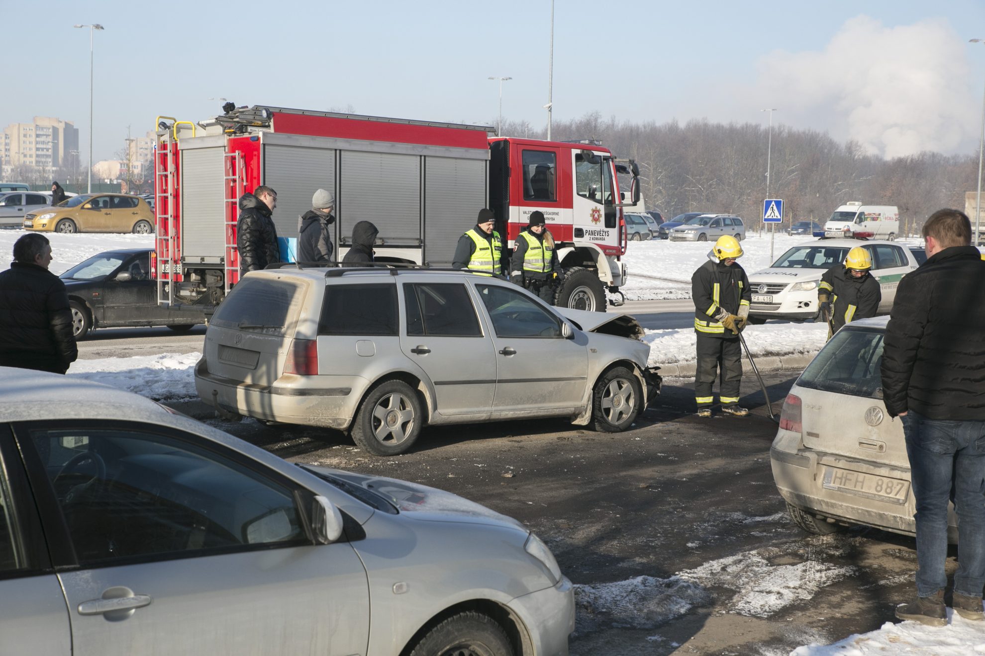 enktadienio rytą, apie dešimtą valandą, judrioje Nemuno gatvėje susidūrus dviem automobiliams, gatvė tapo sunkiai išvažiuojama, susidarė nemenkos automobilių spūstys.