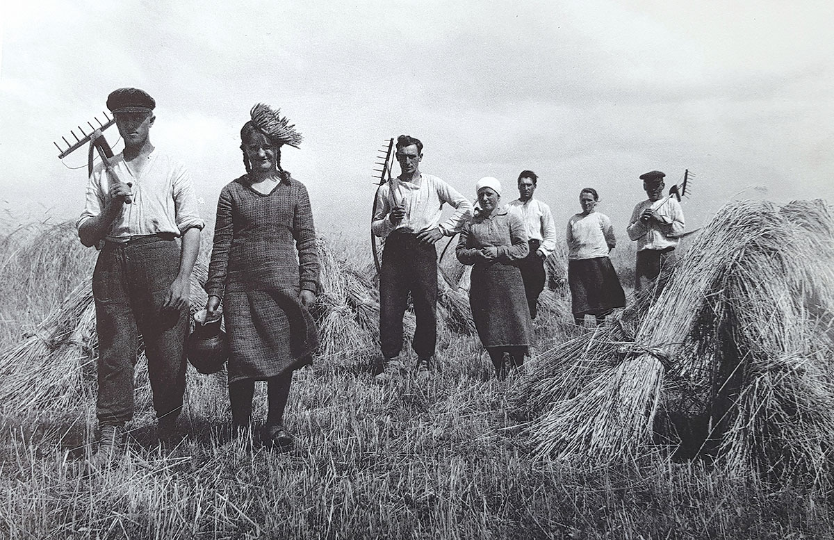 Dar Iki paskelbiant nepriklausomybę, fotografija tarnavo kovojant su rusinimu, formuojant identitetą, buvo istorikų, antropologų, kraštotyrininkų pagalbininkė