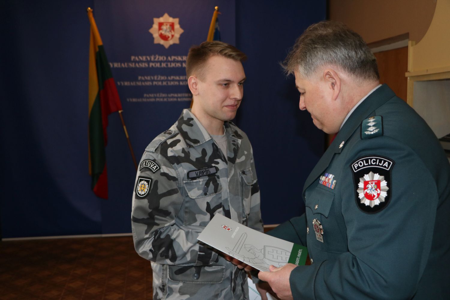 Kovo 5 dieną Panevėžio apskrities vyriausiajame policijos komisariate priesaikos žodžius ištarė naujas pareigūnas Valentinas Pupšys.