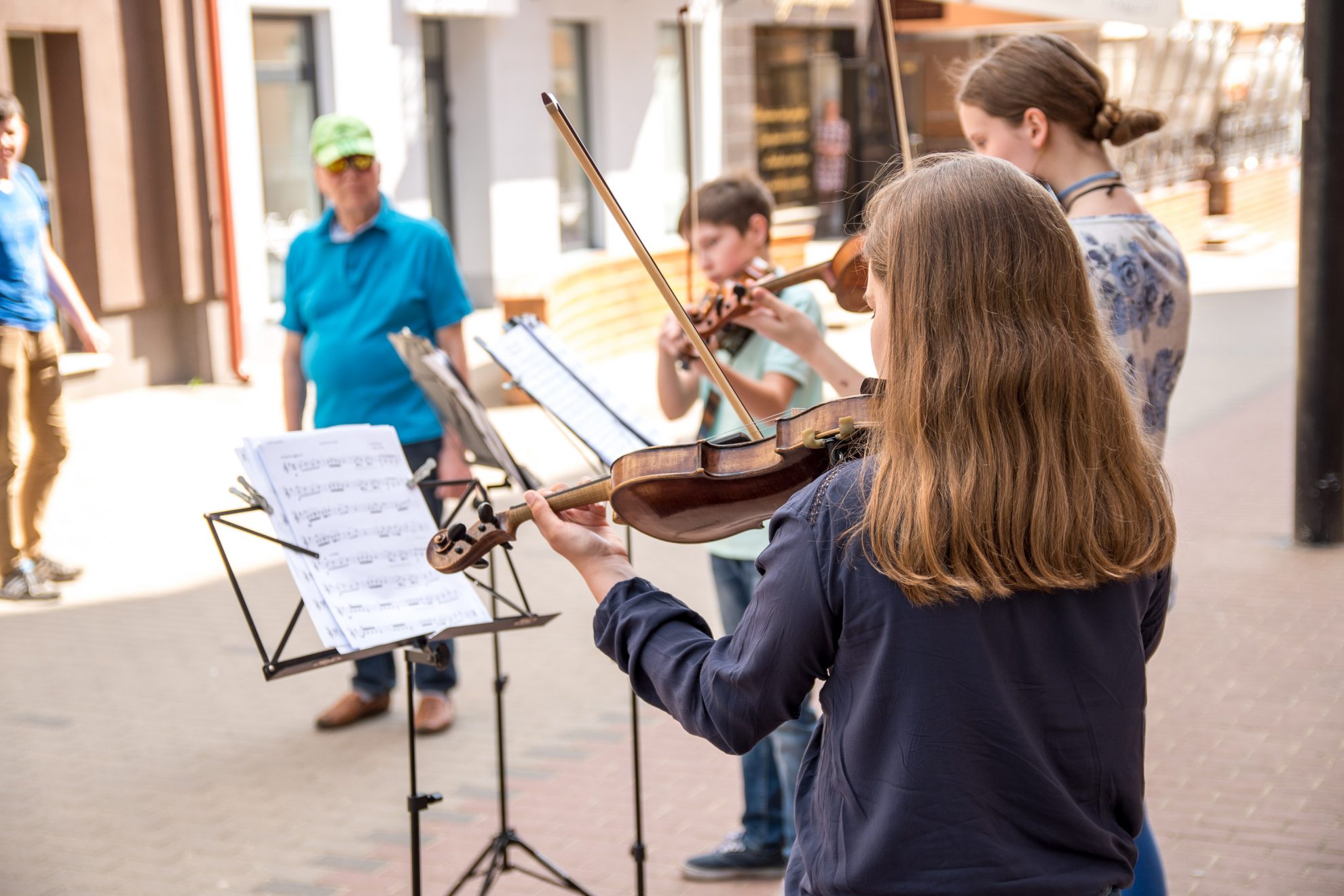 Trečiasis gegužės šeštadienis – reikšminga diena profesionaliems muzikantams ir mėgėjams. Šią dieną visoje šalyje tradiciškai vyks gatvės muzikos diena (GMD), kai Lietuvos miestų aikštės, skverai ir gatvės skambės įvairių instrumentų ir žanrų muzika.