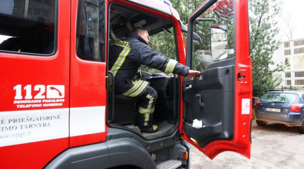 Didelių nuostolių trečiadienio rytą patyrė gyventojai, Savitiškio gatvėje turintys garažus.