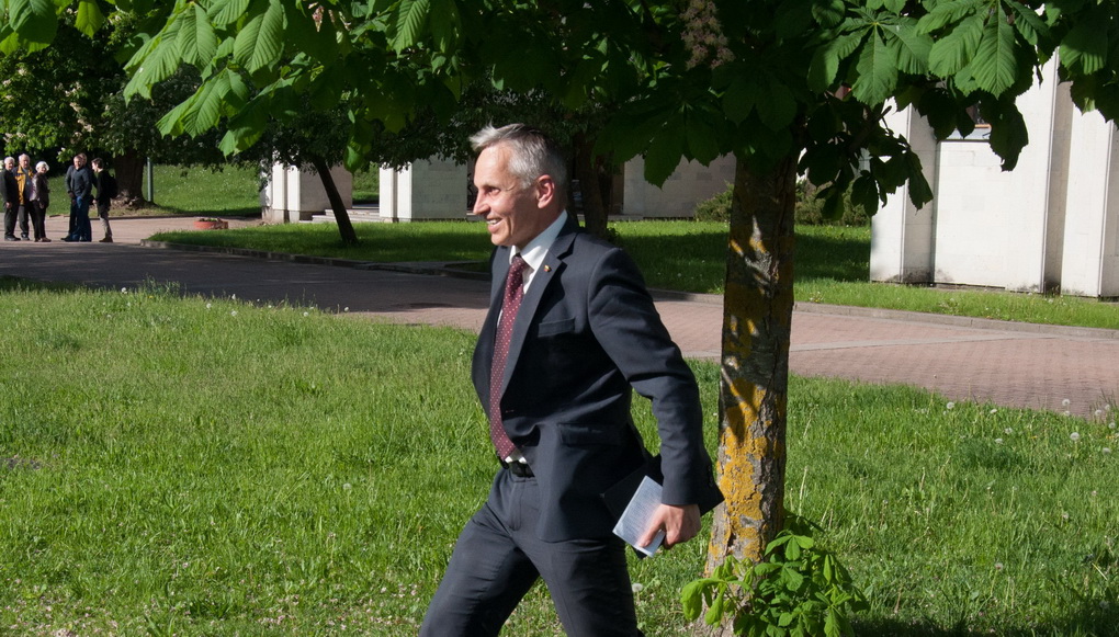 Seimo valstiečių ir žaliųjų frakcijoje vietos nebeturintis Povilas Urbšys metė kortą, žadančią, jog kitąmet užvirsianti kova dėl Panevėžio mero kėdės bus įdomi ir arši.