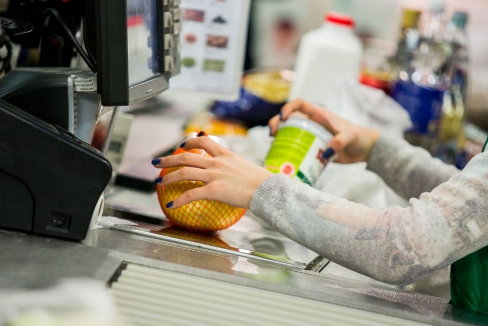 Vienos Panevėžio rajono kaimo parduotuvės klientams vos per plauką pavyko išvengti gydymosi ligoninėje.