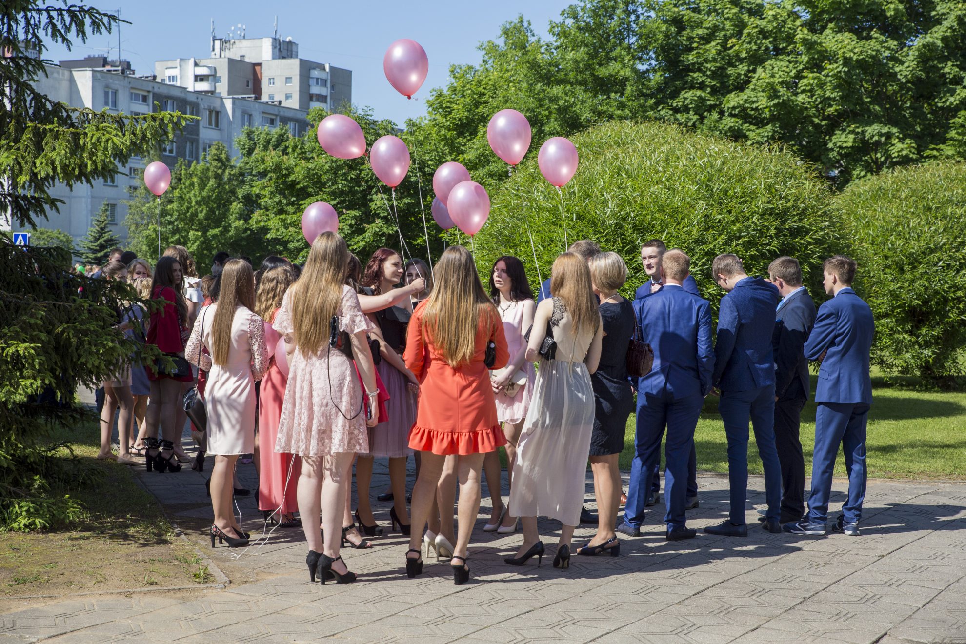 Vasarą abiturientai ir absolventai suka galvas, kur studijuos ar dirbs, tačiau patariama nepamiršti ir sveikatos draudimo. Kitaip galima susidurti su nemenkomis problemomis ar net ištuštinti dar tik pradėtą pildyti piniginę.