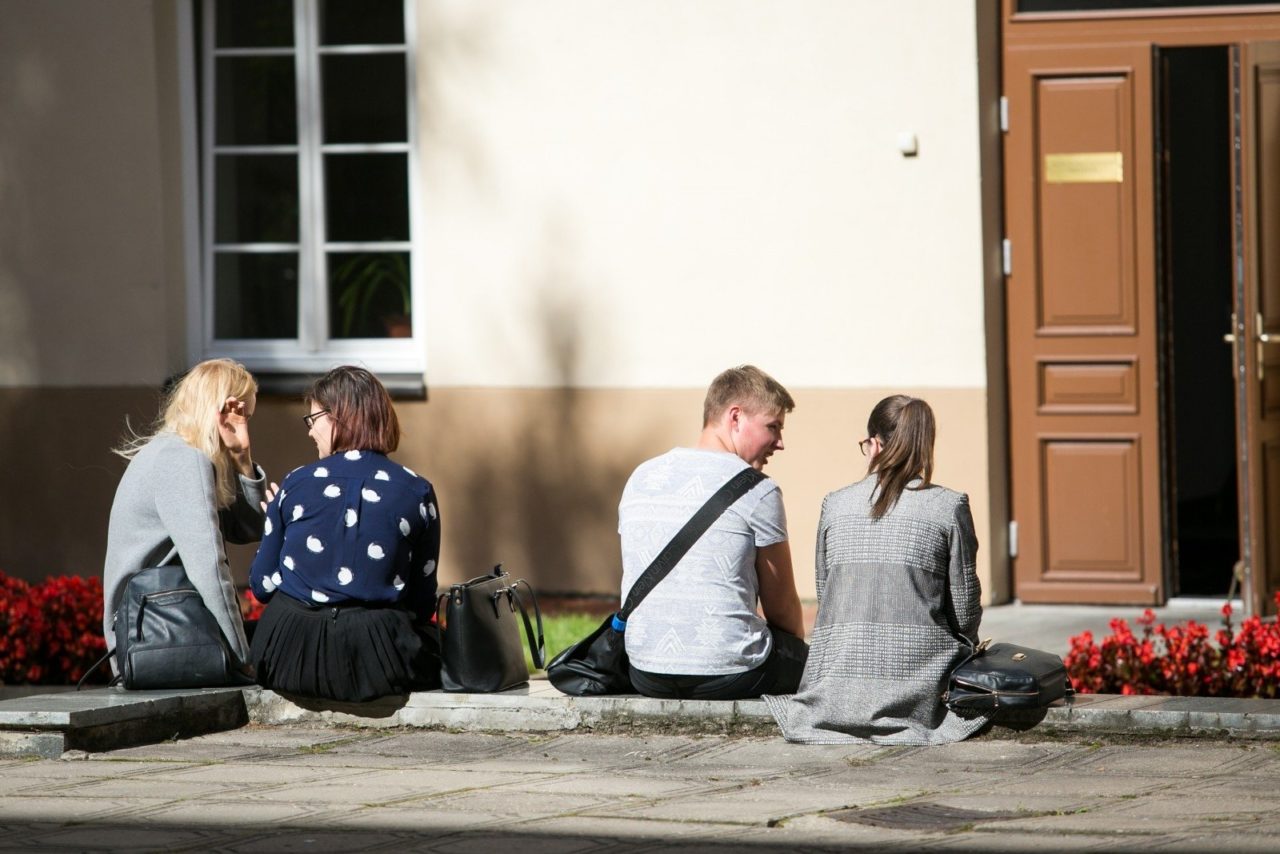 Pasibaigus pagrindiniam priėmimui į aukštąsias mokyklas kvietimų studijuoti universitetuose ir kolegijose sulaukė 22 271 stojantysis.