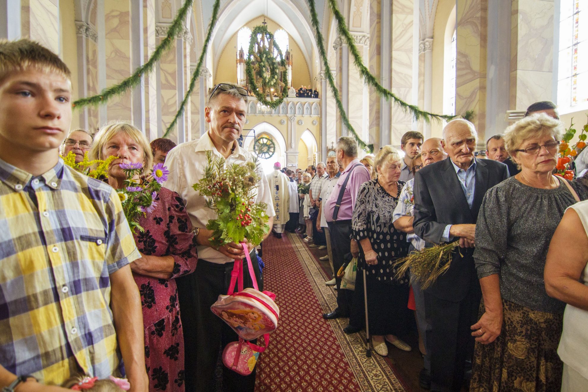 Panevėžio rajone, Krekenavoje, Švč. Mergelės Marijos dangun ėmimo šventė – Žolinė – svarbiausias metų įvykis. Tą vakar liudijo į vietos baziliką iš visos Lietuvos plaukusios minios tikinčiųjų – pašlovinti Mergelę Mariją ir tradiciškai pašventinti žolynus.