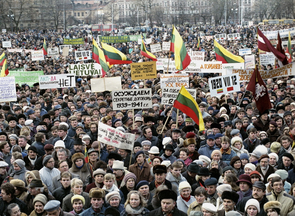 Devintojo dešimtmečio pabaiga pažymėta svarbiais įvykiais, įkvėpusiais Baltijos šalis išsivaduoti iš sovietinės priespaudos ir atkurti valstybingumą.