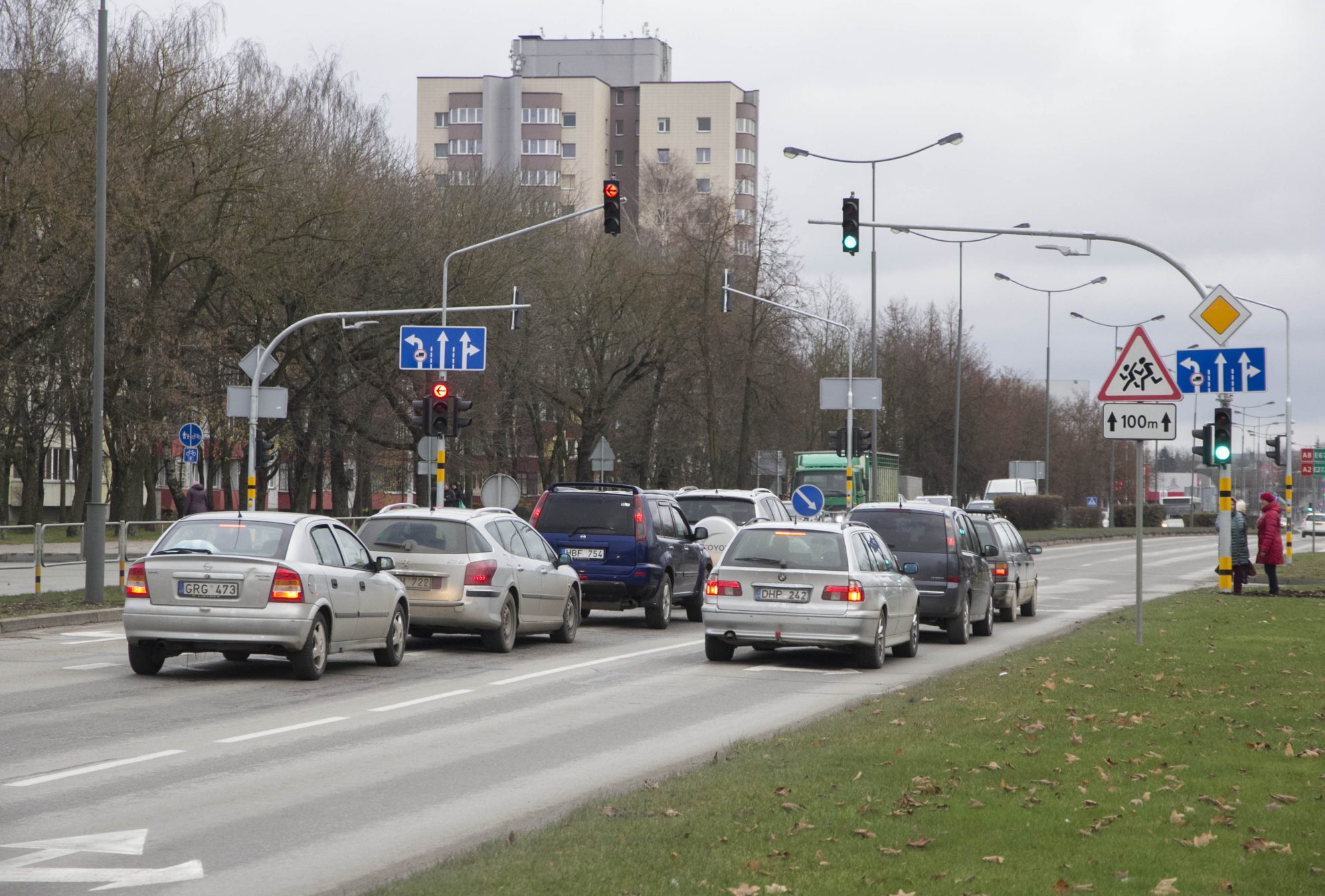 Panevėžio miesto savivaldybės informuoja, kad spalio 4 d. nuo 10 iki 16 val., atliekant elektros tinklo remonto darbus bus laikinai nutrauktas elektros energijos tiekimas Nemuno g. 72A. Dėl atliekamų darbų neveiks Nemuno-Parko g. sankryžos šviesoforas.