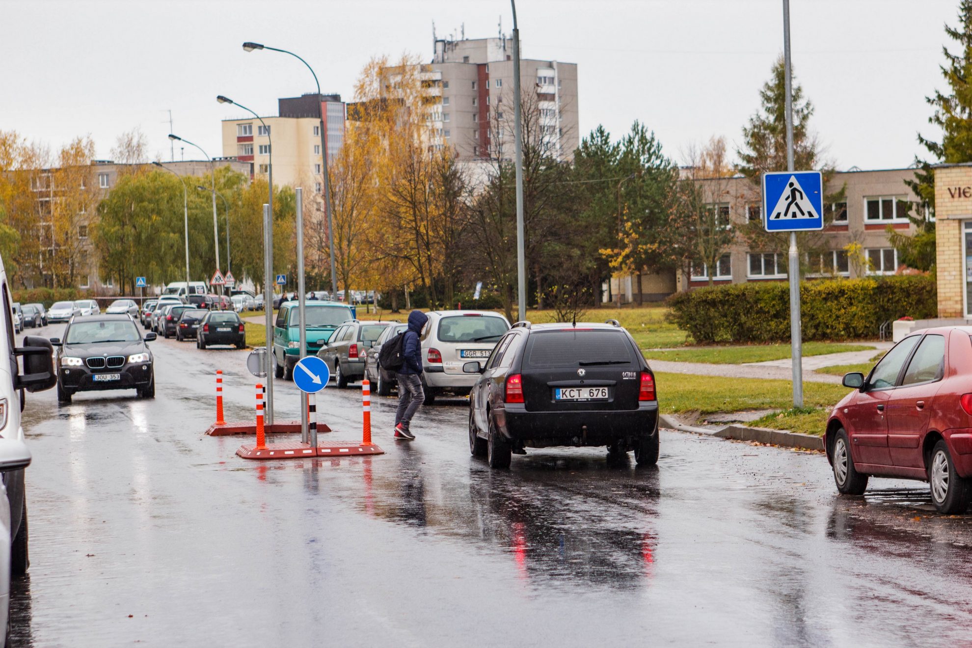 Duobėtų gatvių, kuriose tektų manevruoti siekiant nepamesti automobilio ratų, mieste gerokai sumažėjo, tačiau net ir rekonstruotose vairuotojams tenka pasitelkti meistriškumo įgūdžius.