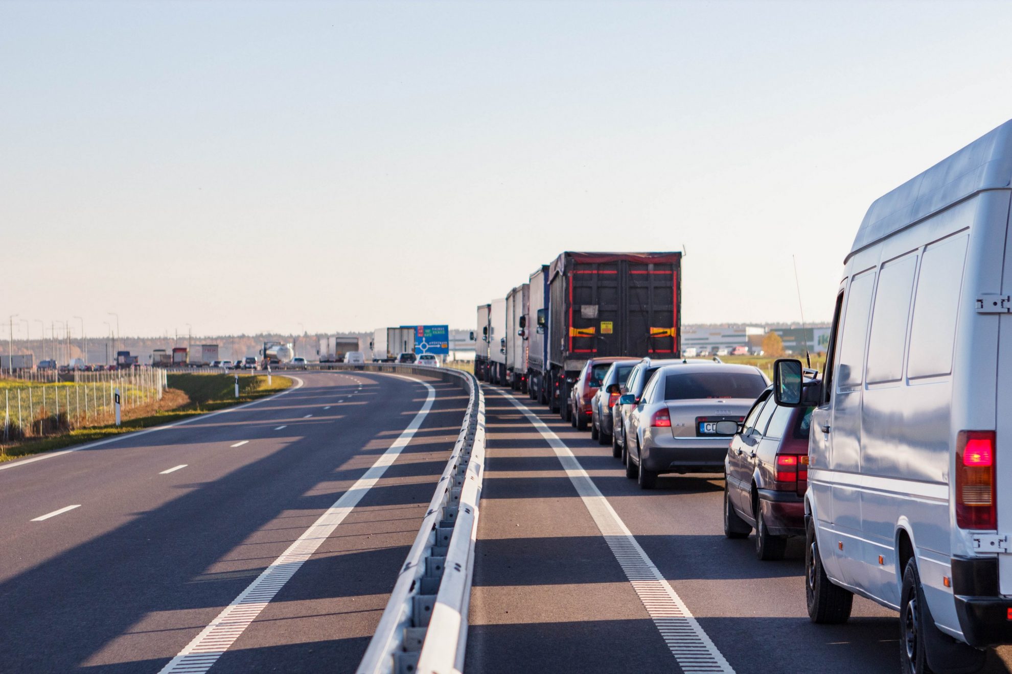 Pastarosiomis dienomis dalis važiuojančiųjų Panevėžio aplinkkeliu ilgam strigo spūstyse. Panaši situacija žadama iki penktadienio.