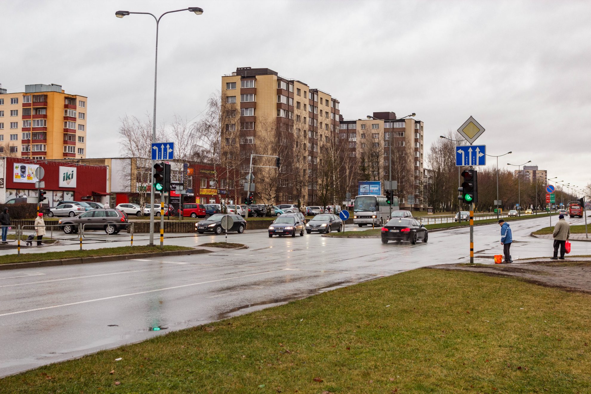 Važiavimas žiedinėmis sankryžomis kai kuriems panevėžiečiams vis dar kelia nemažai iššūkių, tačiau jau artimiausiais metais Panevėžyje atsiras net trys nauji tokie „žiedai“. Ekspertų teigimu, jų pralaidumas gerokai didesnis nei išmaniųjų šviesoforų, o saugumu jiems nenusileidžia.