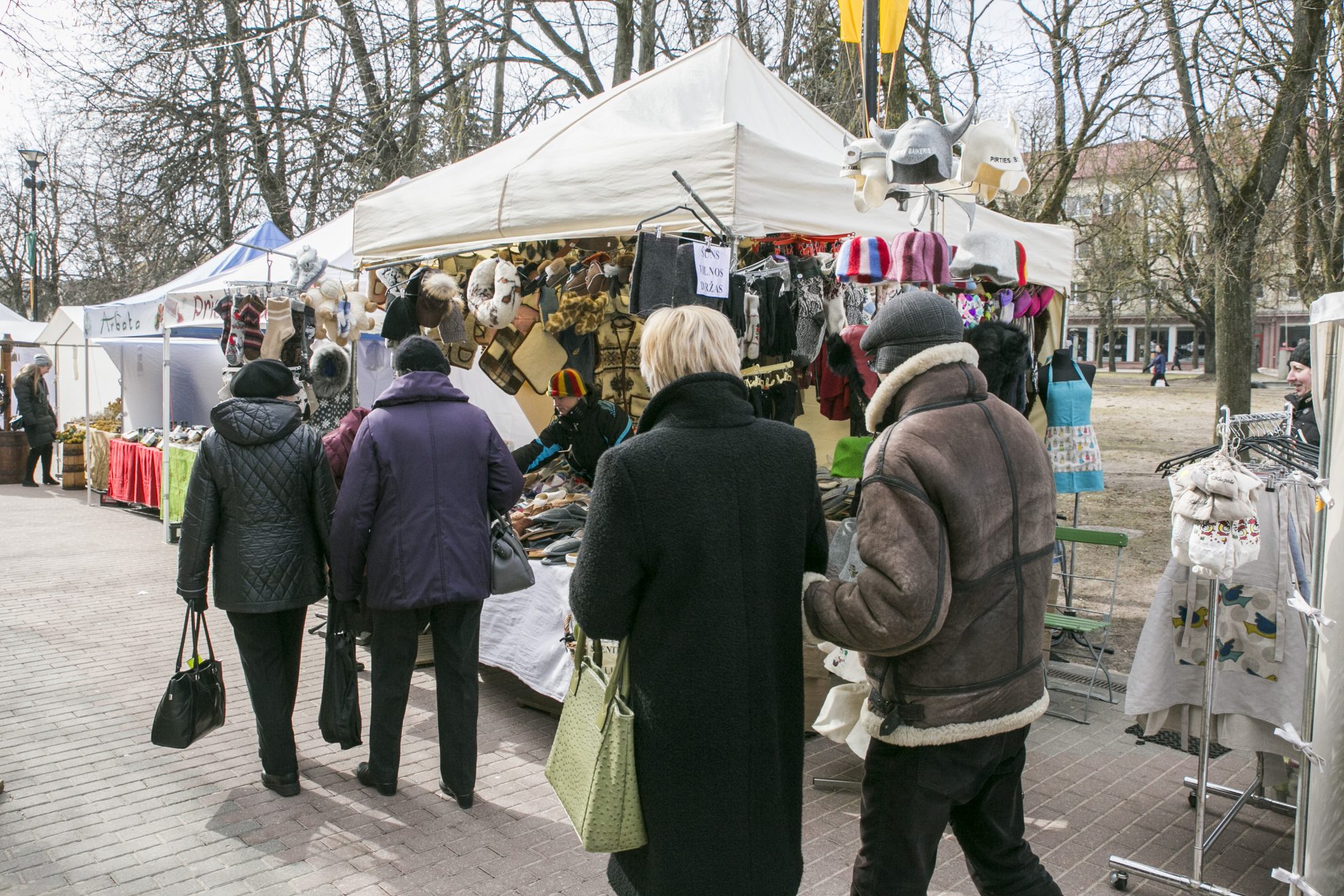 Kovo 22-23 d. į Laisvės a. Panevėžyje atkeliauja šiek tiek vėluojanti “Kaziuko mugė”. Tautodailininkai ir amatininkai keliauja per visa Lietuvą ir “Kaziuko mugė” miestuose šurmuliuoja visa kovo mėnesį.